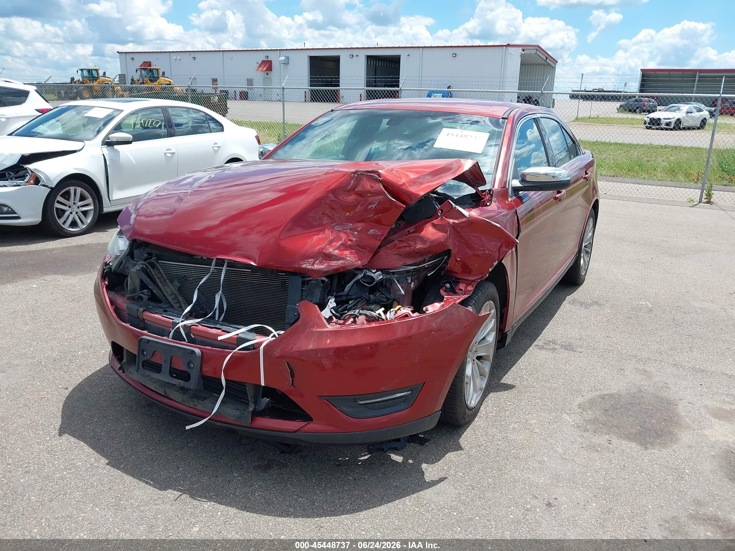 2014 Ford Taurus Limited Red vin: 1FAHP2F8XEG165369
