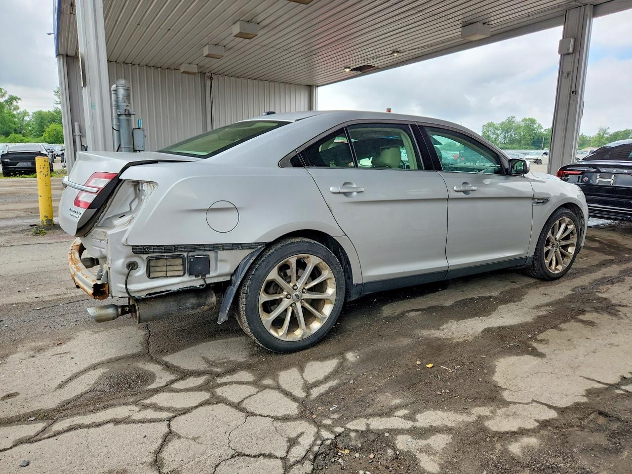 2014 Ford Taurus Limited Silver vin: 1FAHP2F8XEG186545