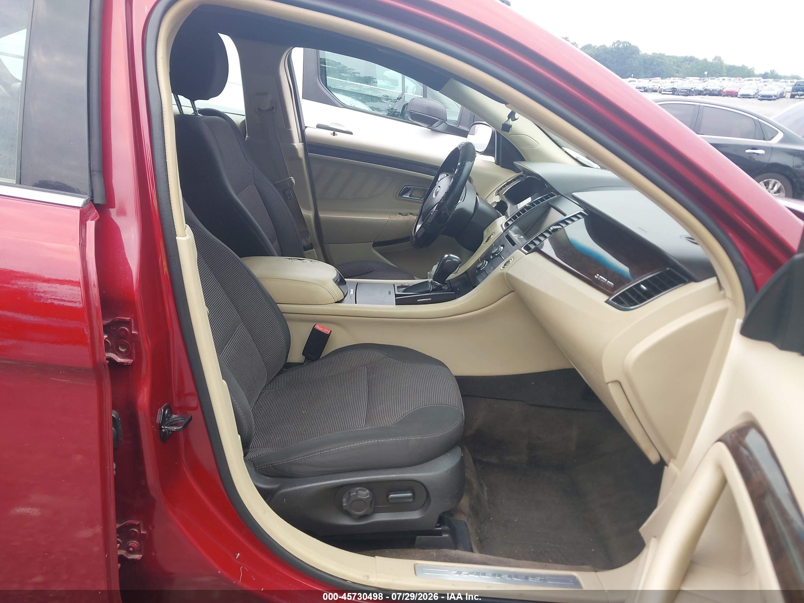 2015 Ford Taurus Limited Red vin: 1FAHP2F8XFG102676