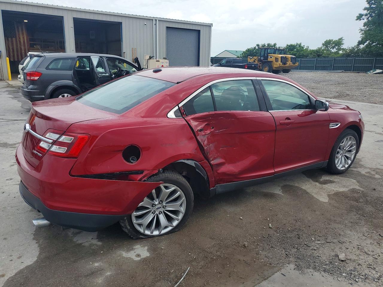 2015 Ford Taurus Limited Red vin: 1FAHP2F8XFG102998