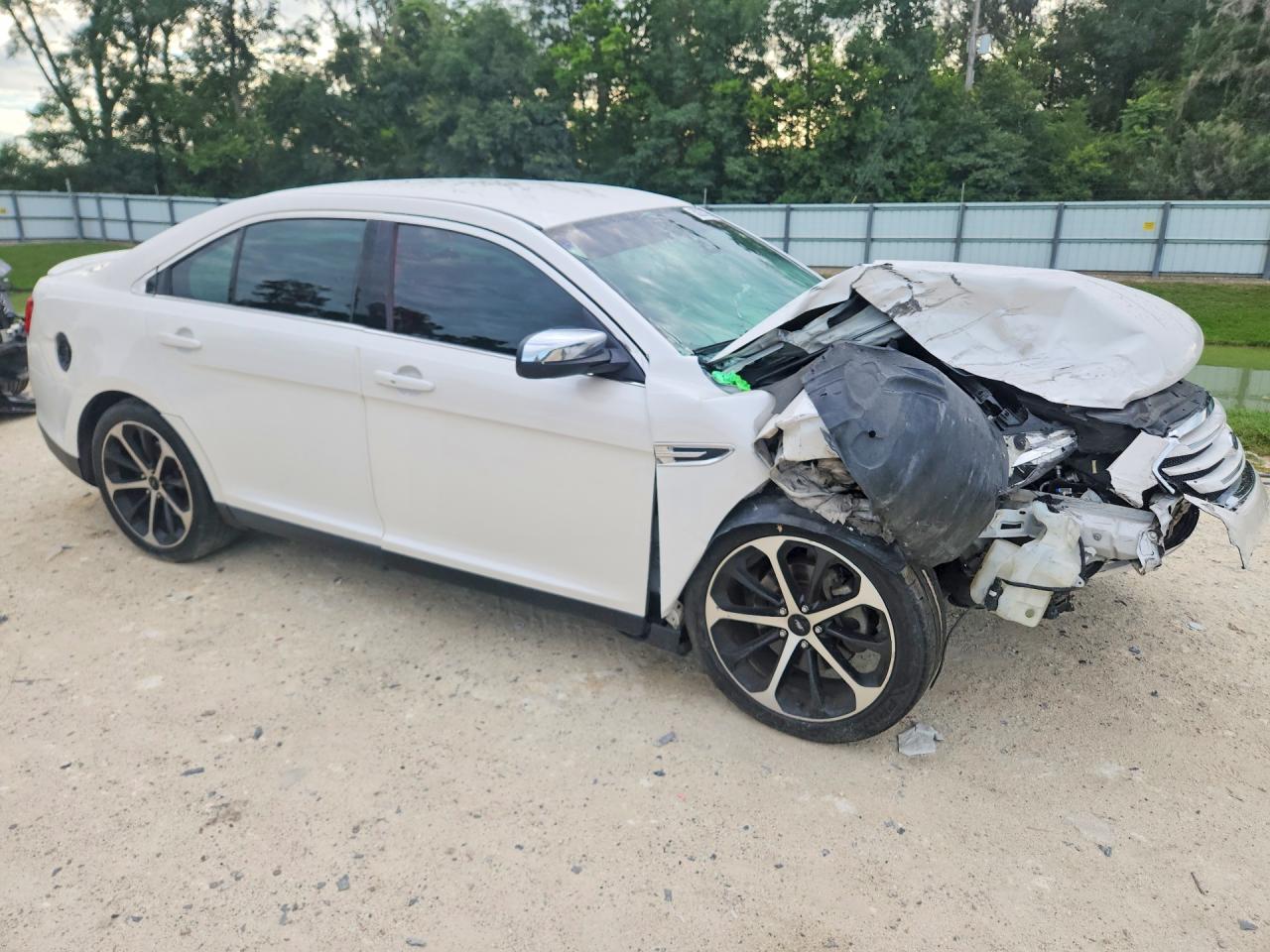 2015 Ford Taurus Limited White vin: 1FAHP2F8XFG138867