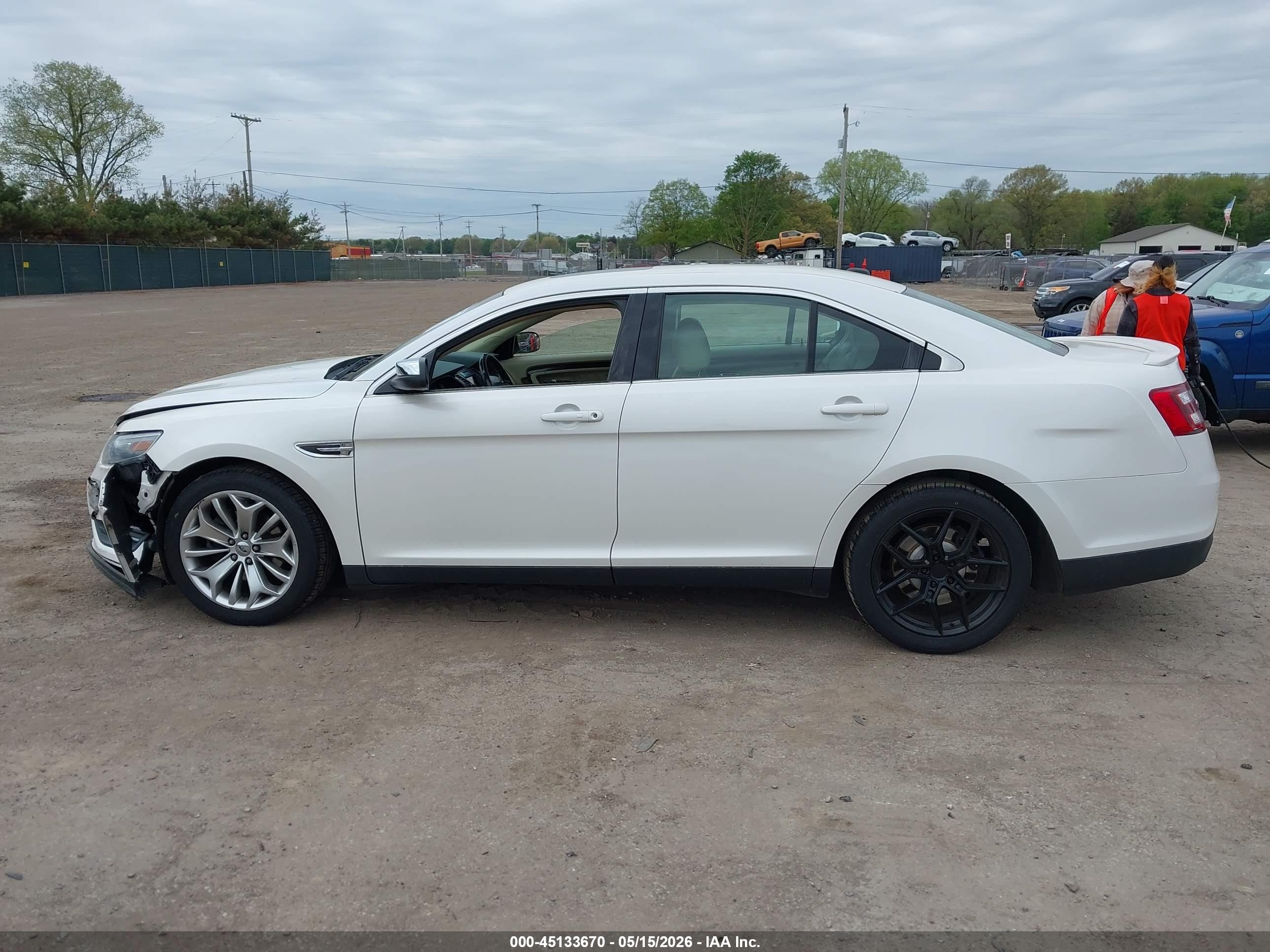 2013 Ford Taurus Limited White vin: 1FAHP2F92DG171819