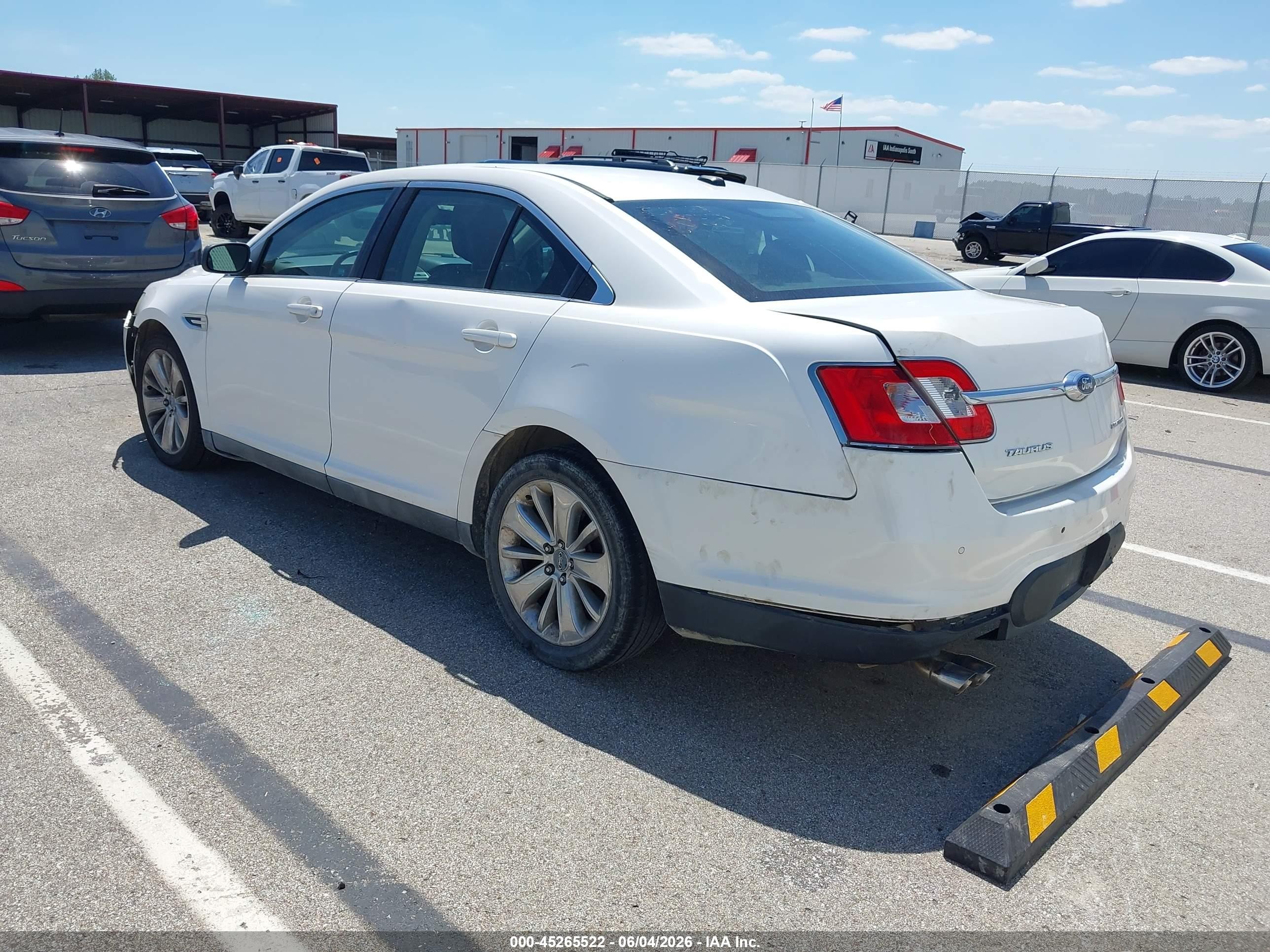 2010 Ford Taurus Limited Белый vin: 1FAHP2FW0AG145611