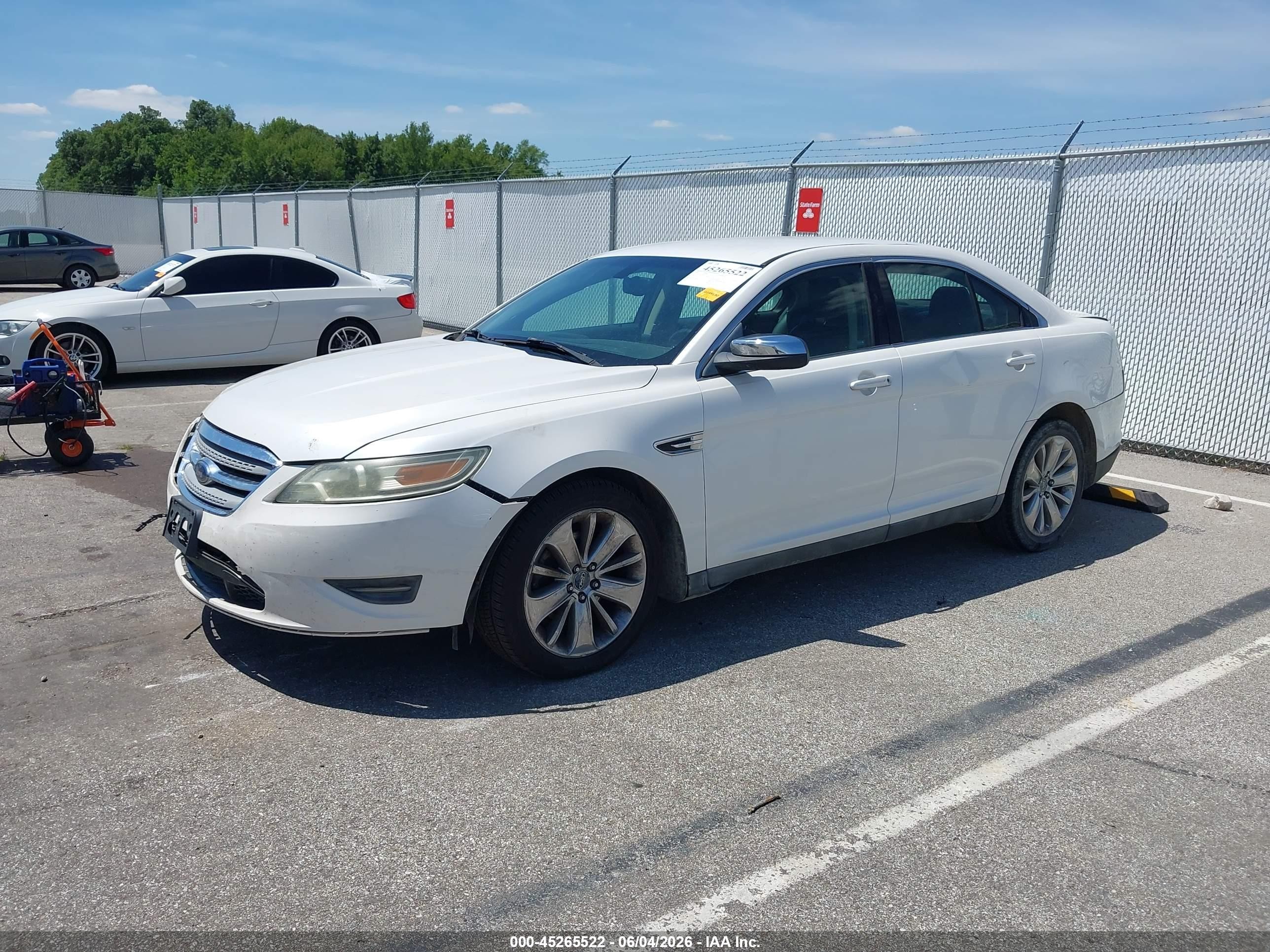 2010 Ford Taurus Limited Белый vin: 1FAHP2FW0AG145611