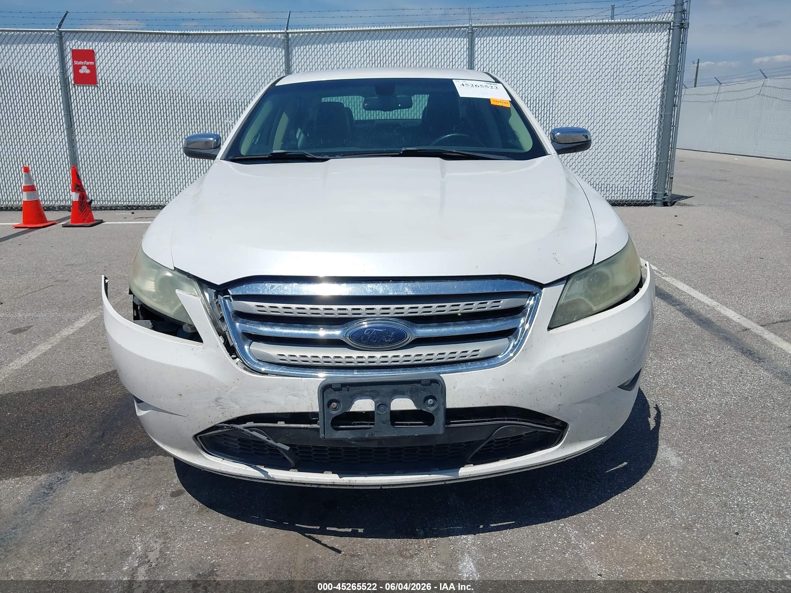 2010 Ford Taurus Limited Белый vin: 1FAHP2FW0AG145611