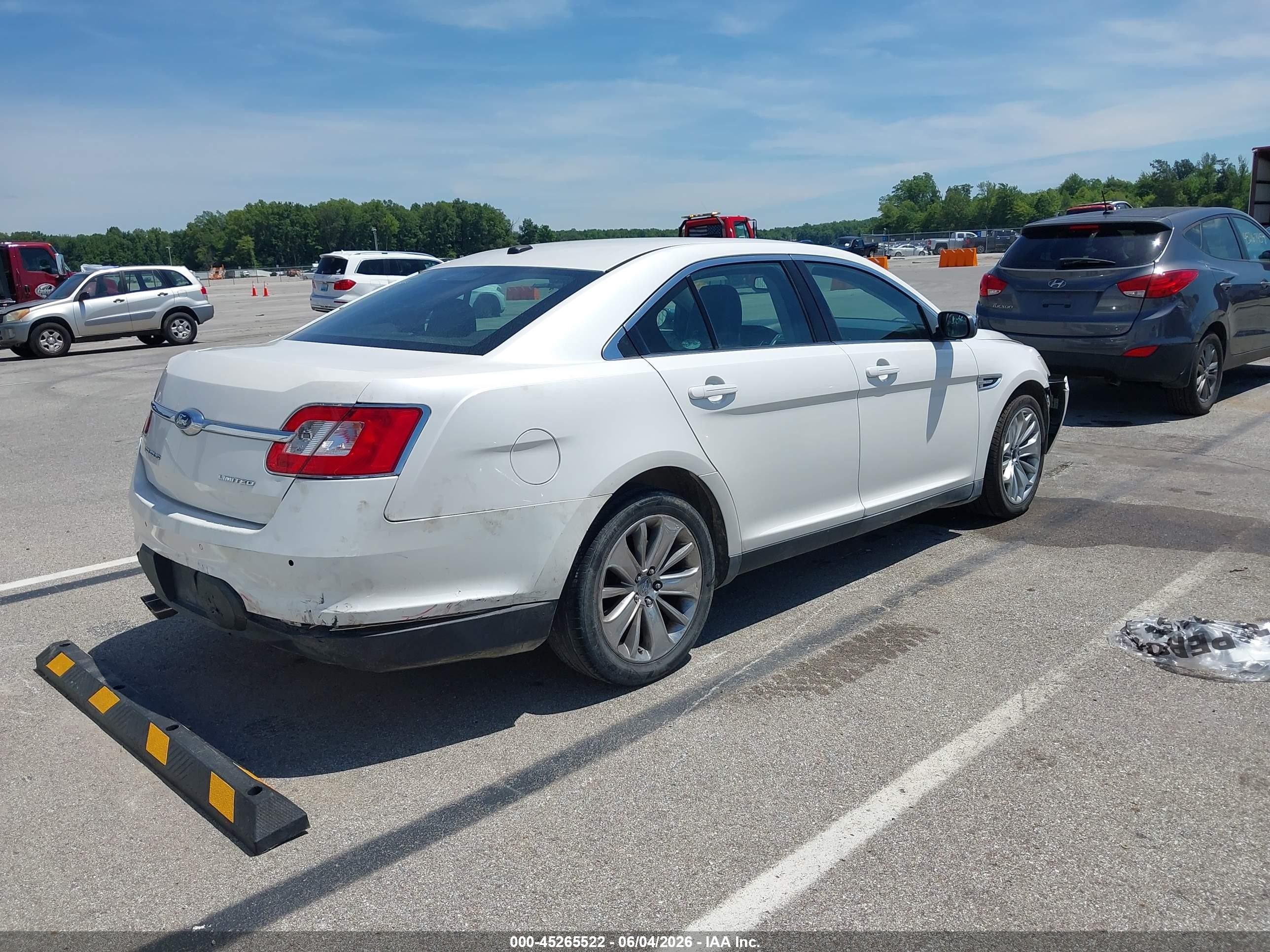 2010 Ford Taurus Limited Белый vin: 1FAHP2FW0AG145611