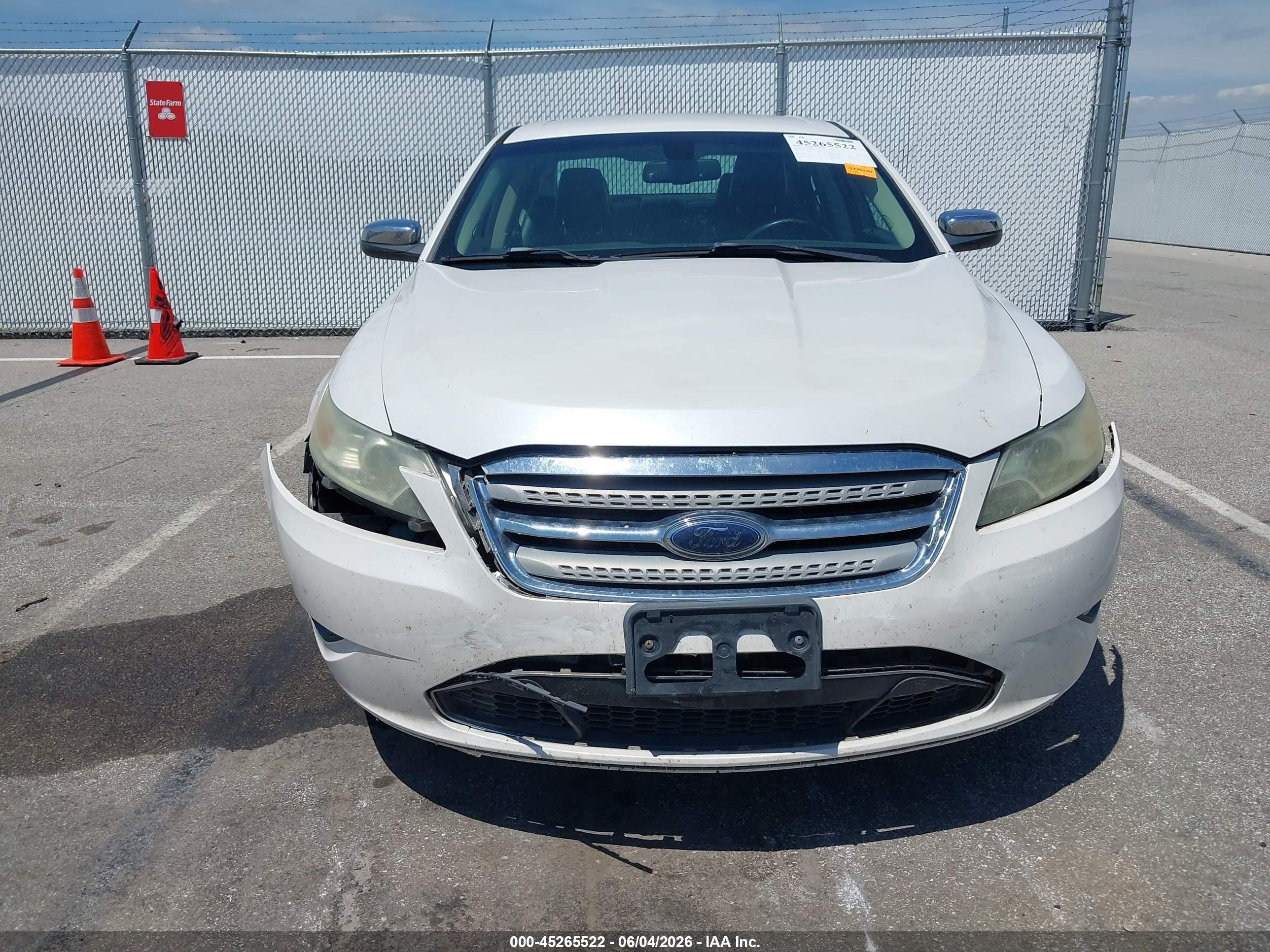 2010 Ford Taurus Limited Белый vin: 1FAHP2FW0AG145611