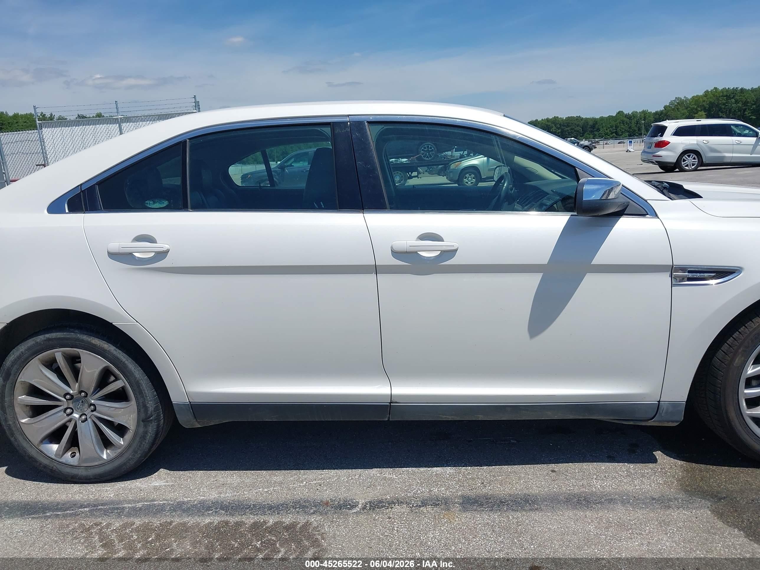2010 Ford Taurus Limited Белый vin: 1FAHP2FW0AG145611