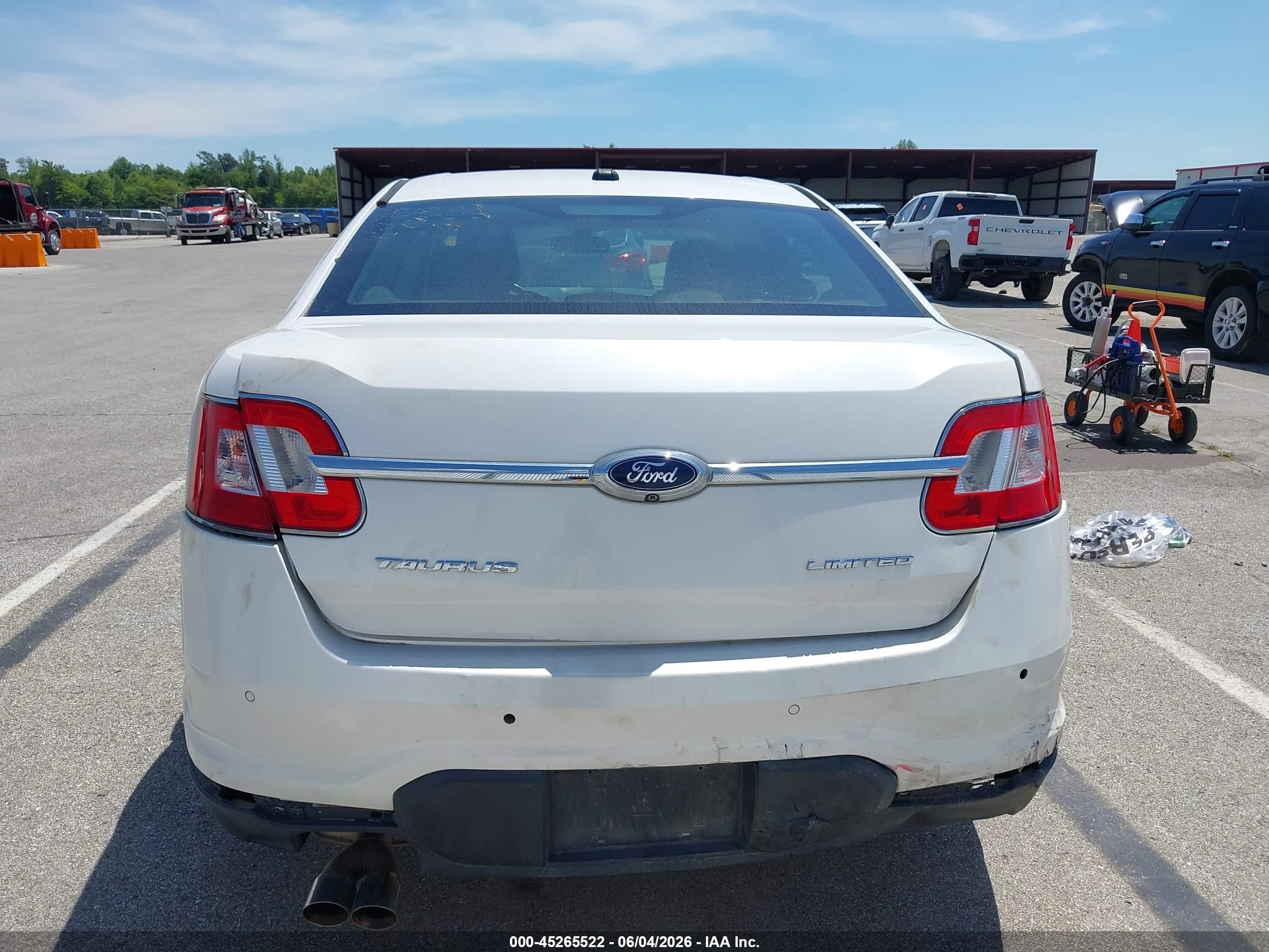 2010 Ford Taurus Limited Белый vin: 1FAHP2FW0AG145611