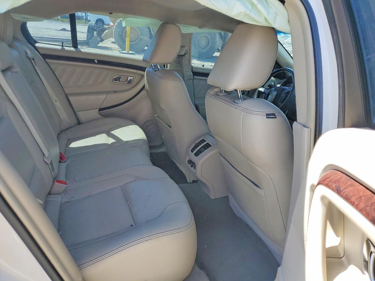 2010 Ford Taurus Limited White vin: 1FAHP2FW1AG128137