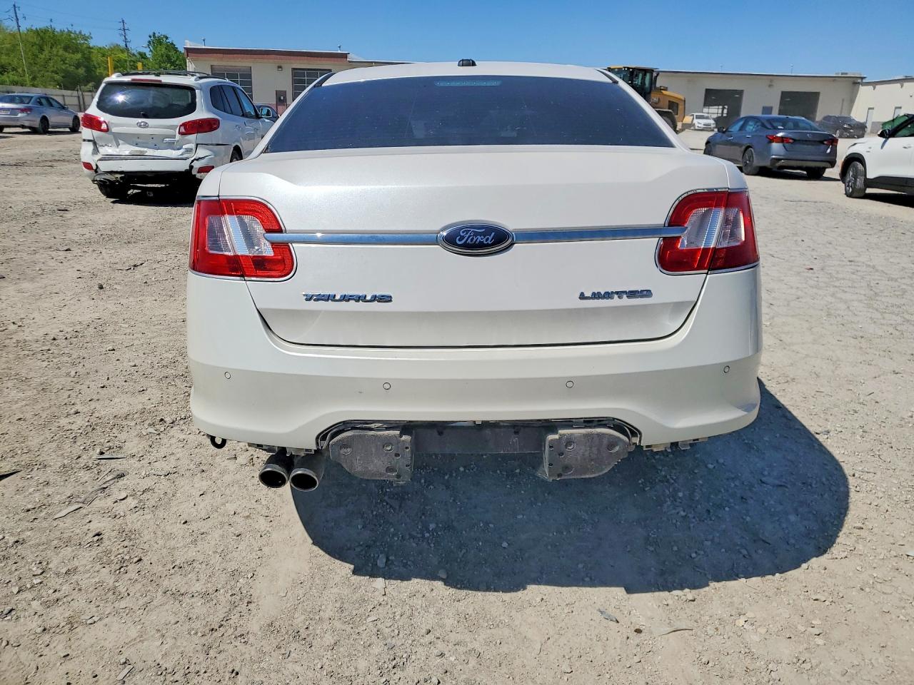 2010 Ford Taurus Limited White vin: 1FAHP2FW1AG128137