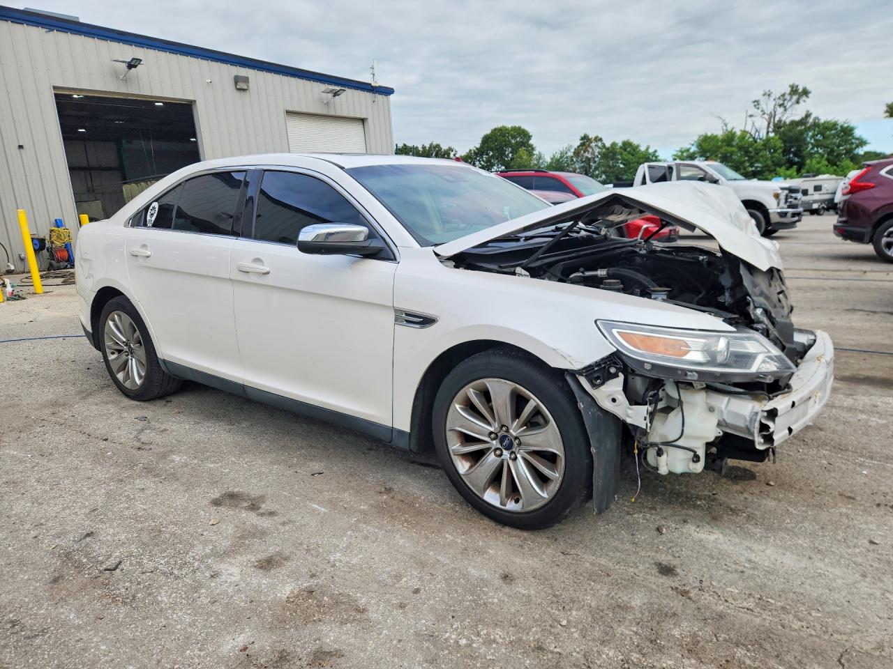 2011 Ford Taurus Limited White vin: 1FAHP2FW2BG148883