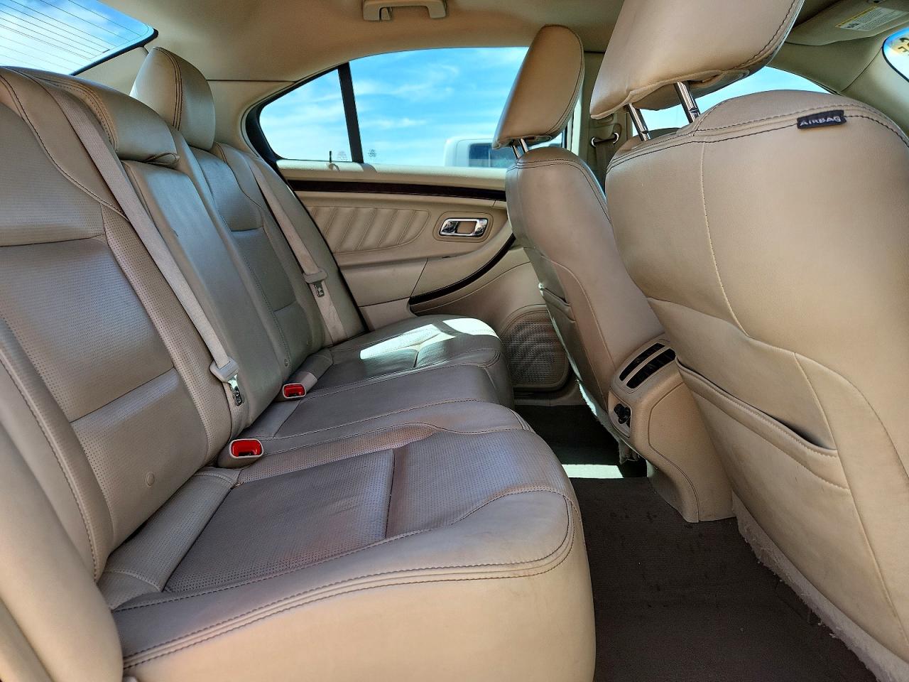 2010 Ford Taurus Limited White vin: 1FAHP2FW3AG126020