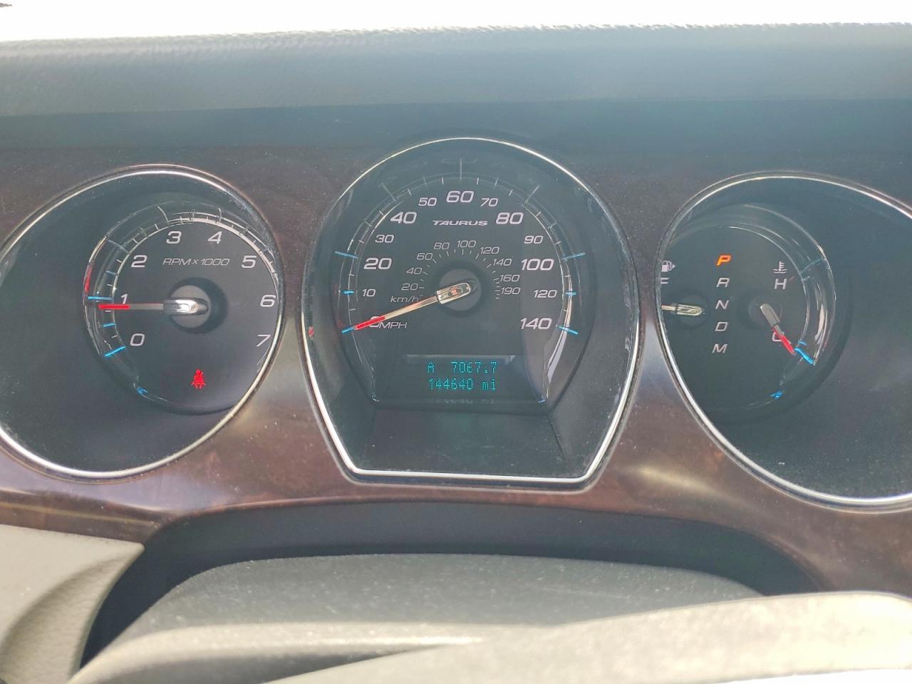 2010 Ford Taurus Limited Red vin: 1FAHP2FW3AG159325
