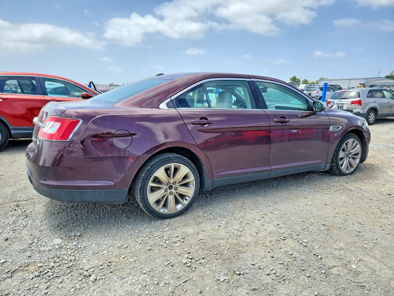 2011 Ford Taurus Limited Темно-бордовый vin: 1FAHP2FW3BG111132
