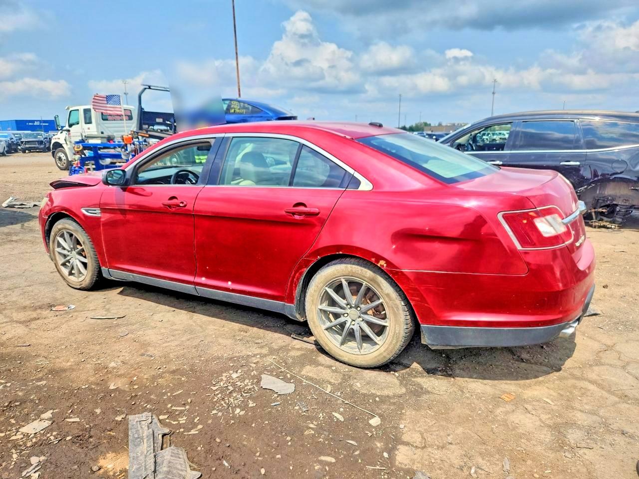 2012 Ford Taurus Limited Red vin: 1FAHP2FW3CG114419