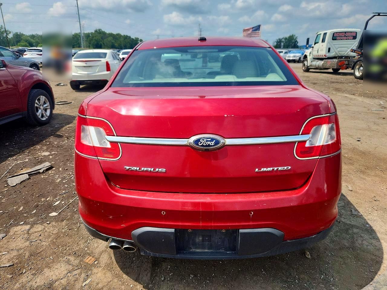 2012 Ford Taurus Limited Red vin: 1FAHP2FW3CG114419