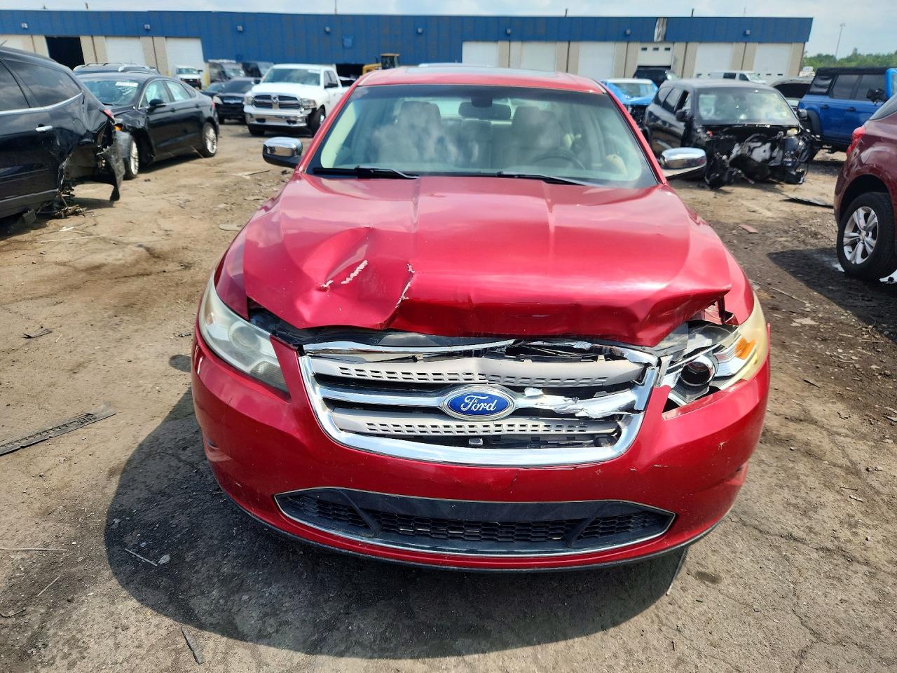 2012 Ford Taurus Limited Red vin: 1FAHP2FW3CG114419