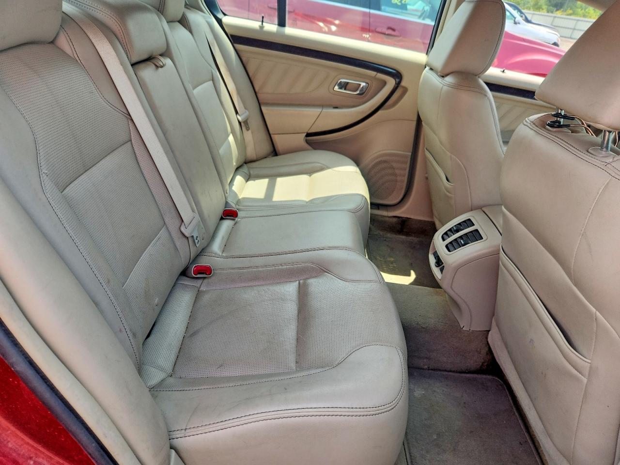 2012 Ford Taurus Limited Red vin: 1FAHP2FW3CG114419