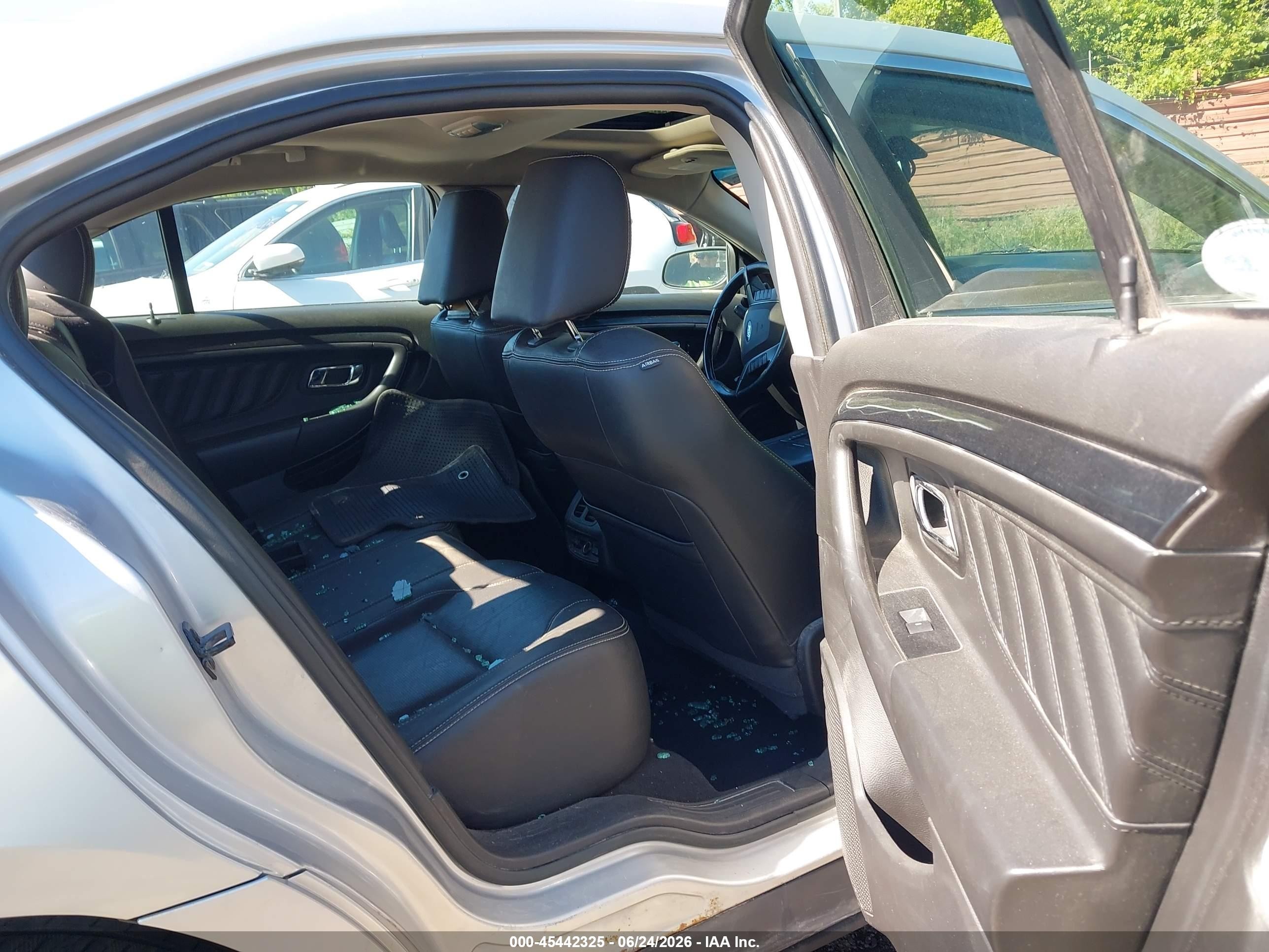 2010 Ford Taurus Limited Silver vin: 1FAHP2FW4AG118251