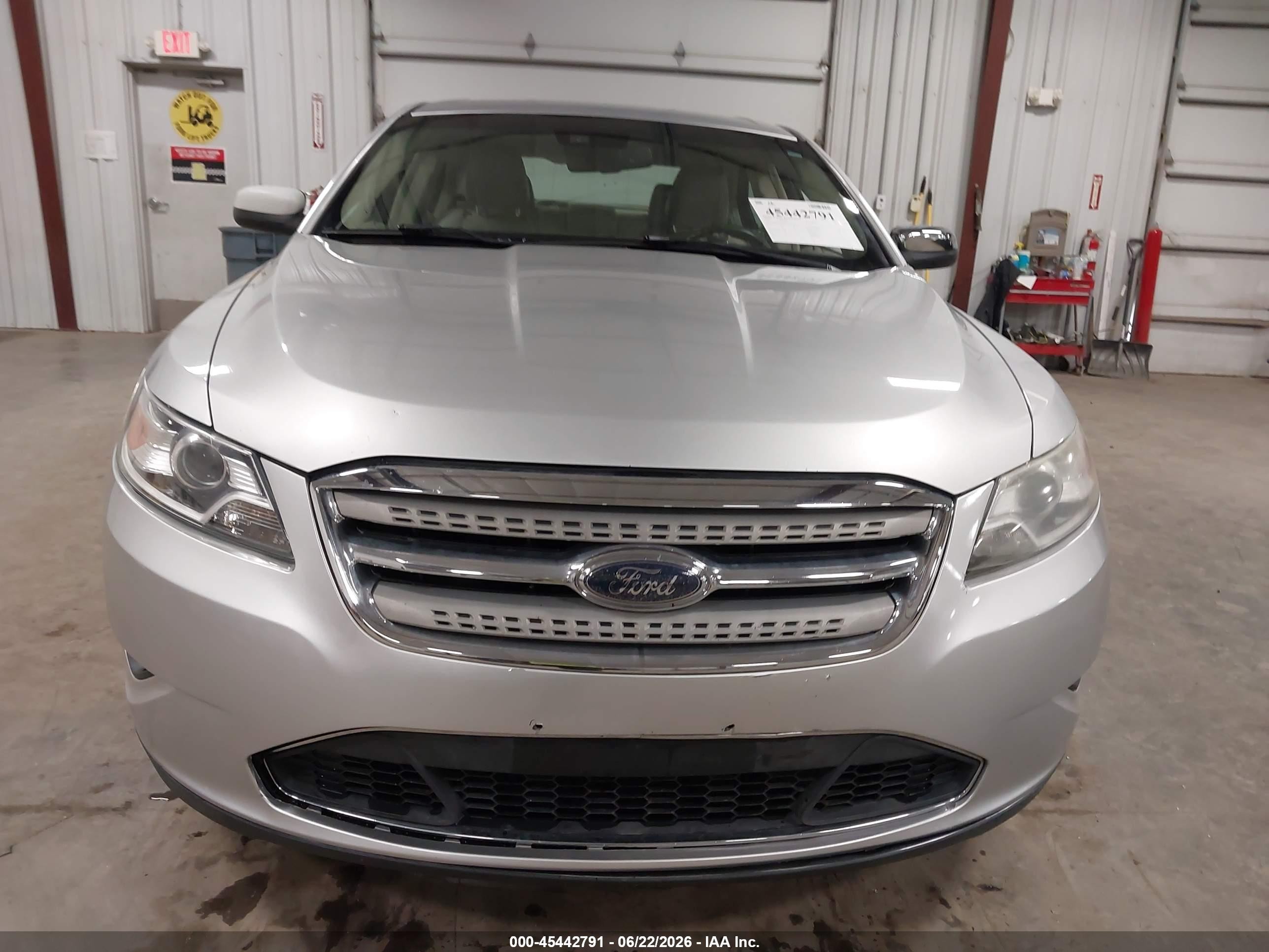 2010 Ford Taurus Limited Silver vin: 1FAHP2FW4AG118699