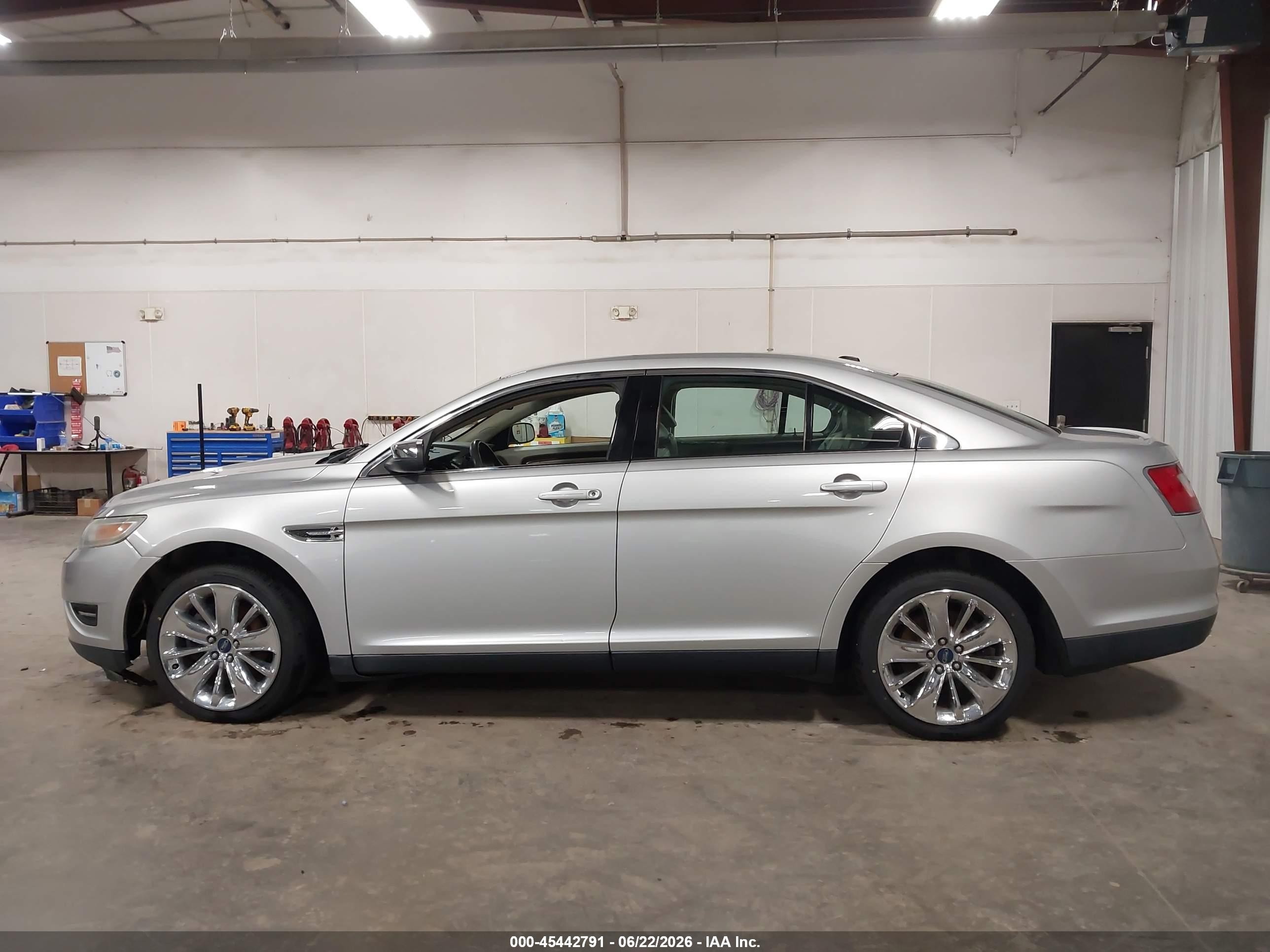 2010 Ford Taurus Limited Silver vin: 1FAHP2FW4AG118699