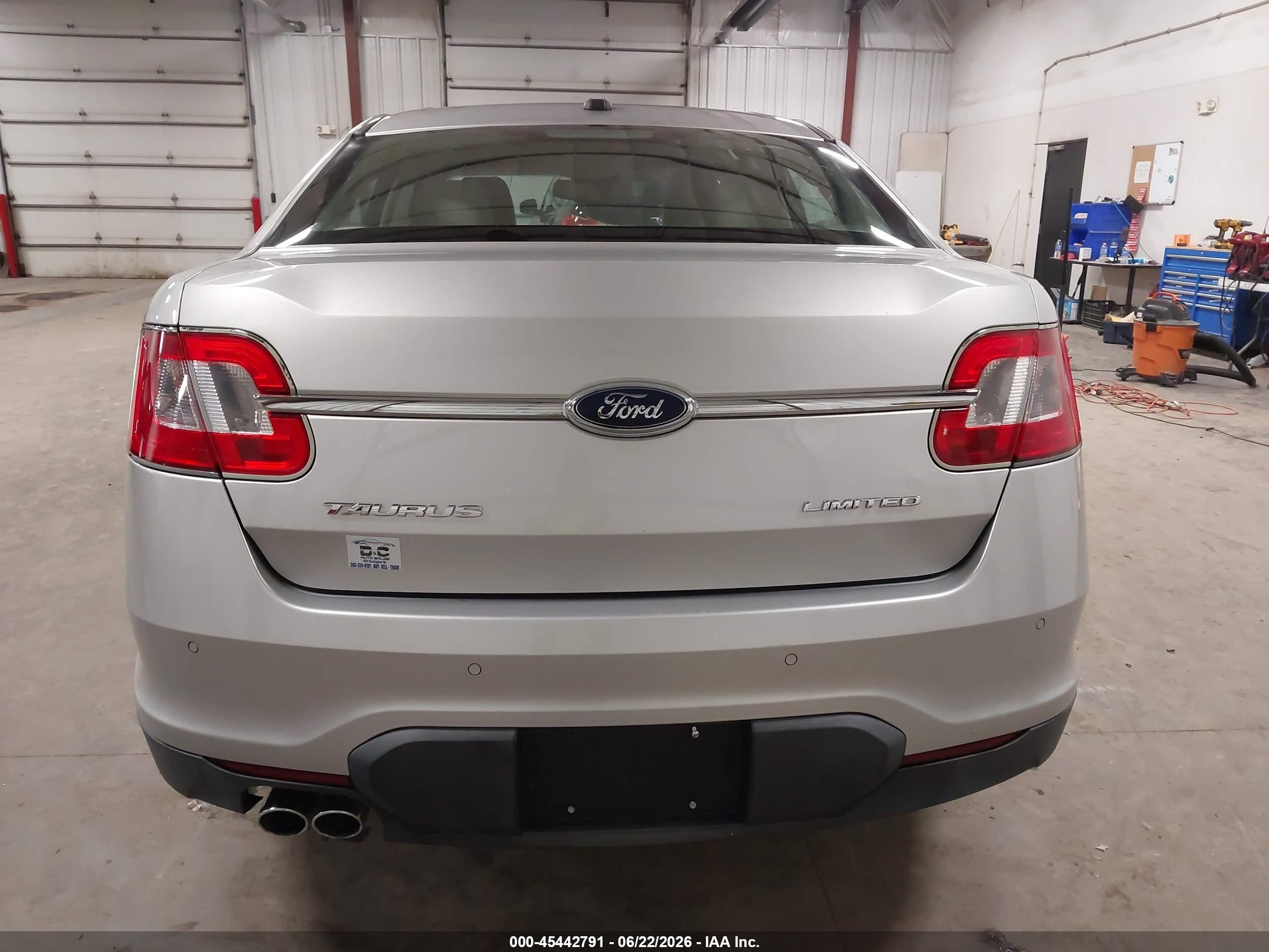 2010 Ford Taurus Limited Silver vin: 1FAHP2FW4AG118699