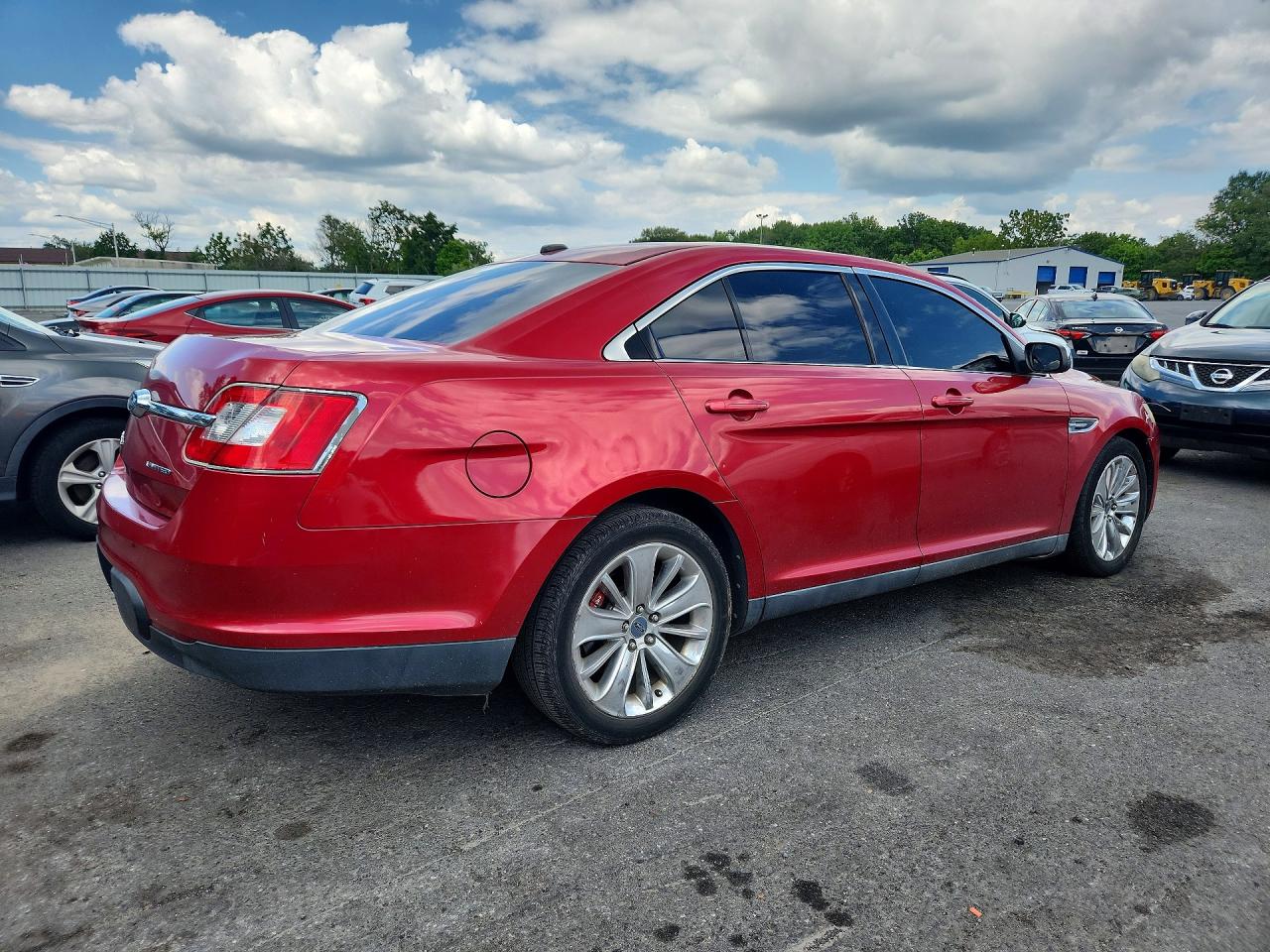 2010 Ford Taurus Limited Red vin: 1FAHP2FW4AG137608