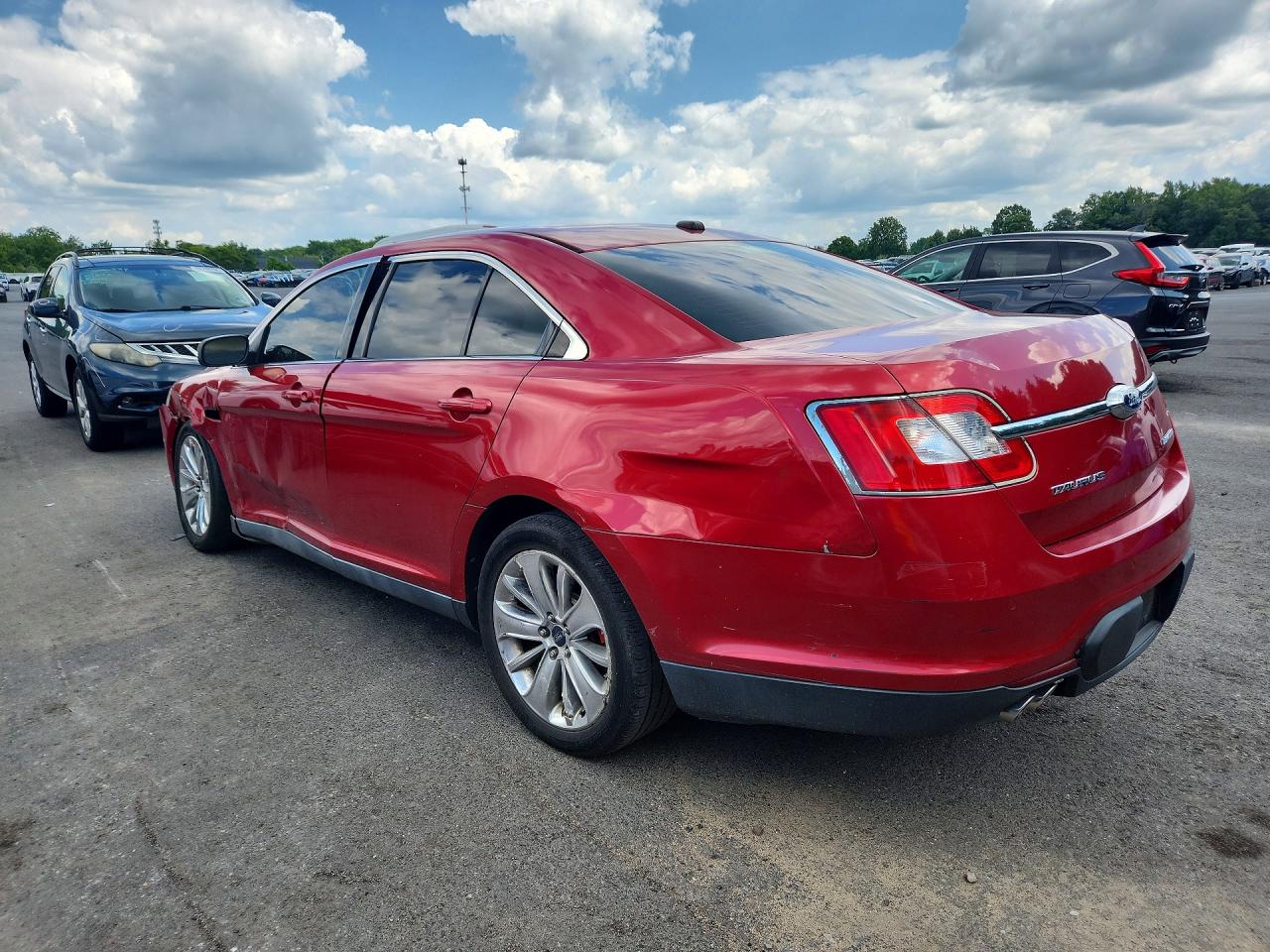 2010 Ford Taurus Limited Red vin: 1FAHP2FW4AG137608
