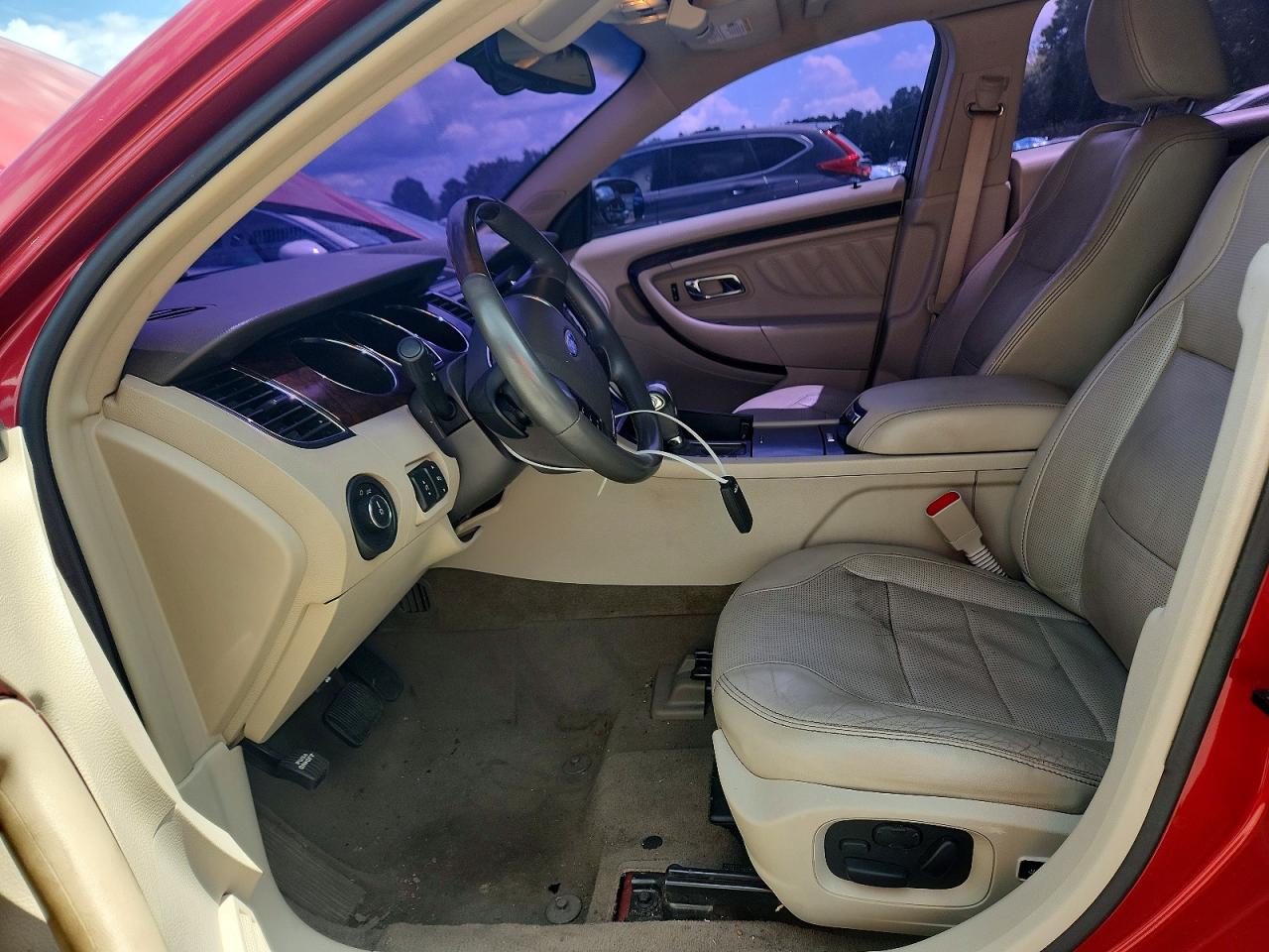 2010 Ford Taurus Limited Red vin: 1FAHP2FW4AG137608