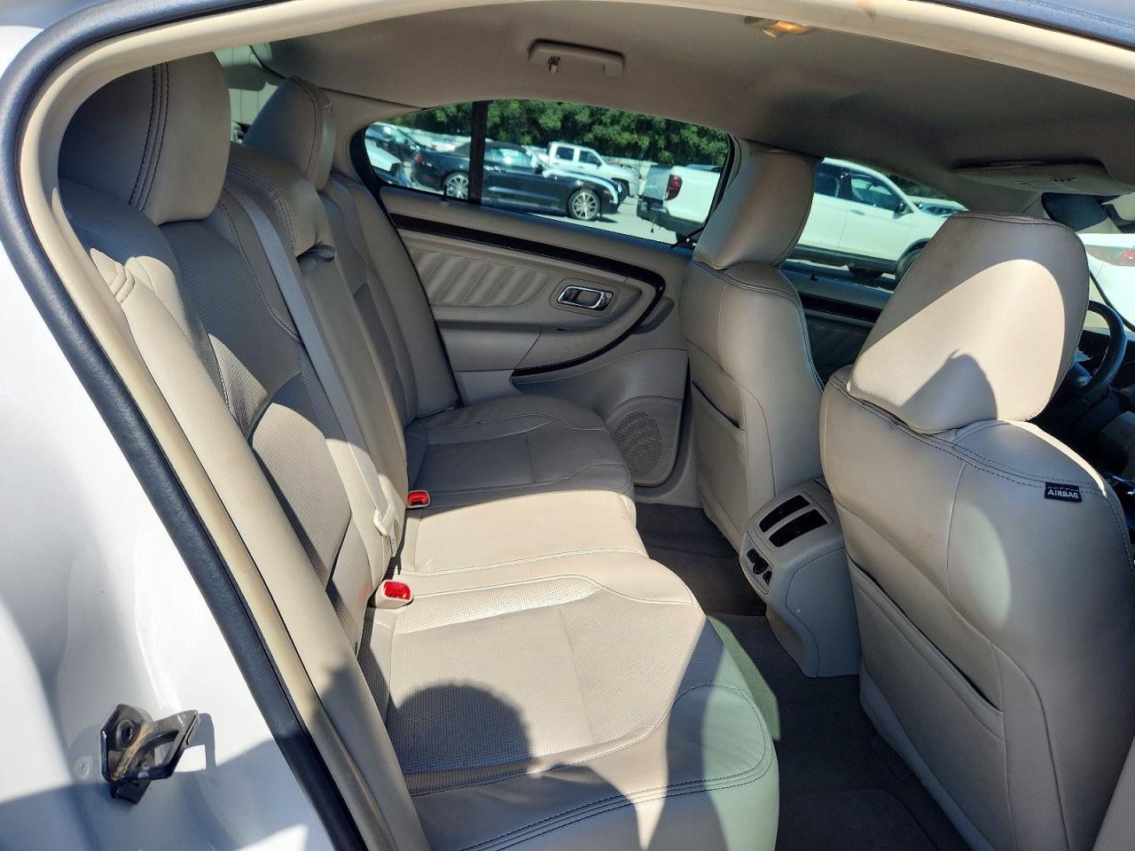 2010 Ford Taurus Limited White vin: 1FAHP2FW4AG138564