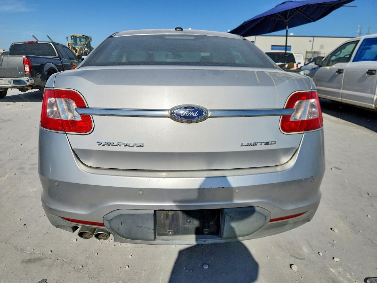 2011 Ford Taurus Limited Silver vin: 1FAHP2FW4BG106327