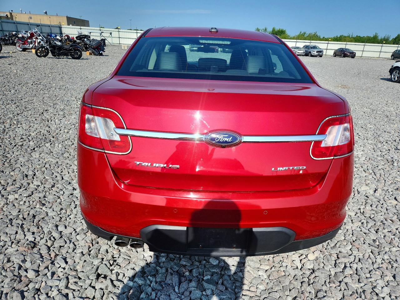 2011 Ford Taurus Limited Red vin: 1FAHP2FW4BG110829