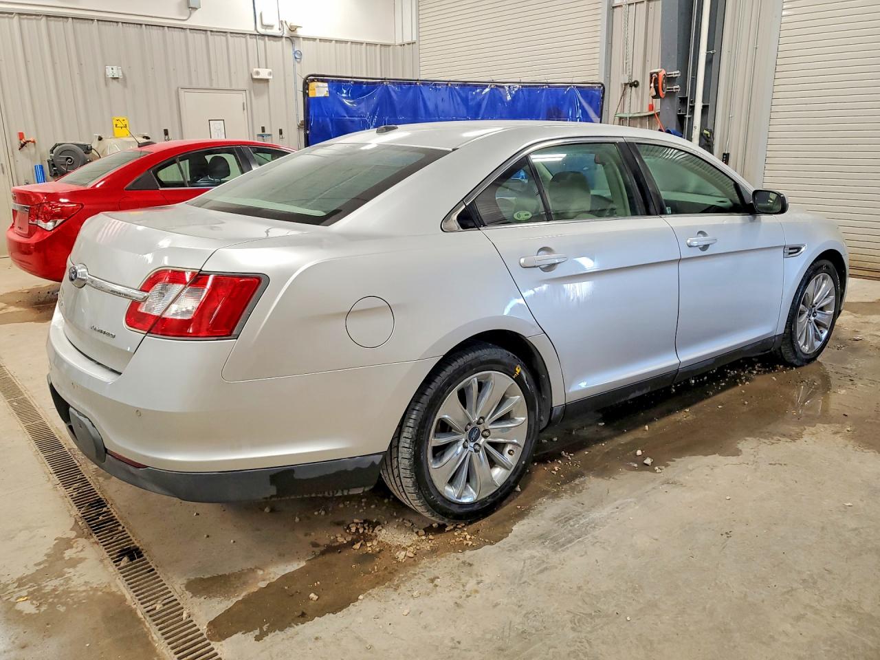 2012 Ford Taurus Limited Серебряный vin: 1FAHP2FW4CG119242