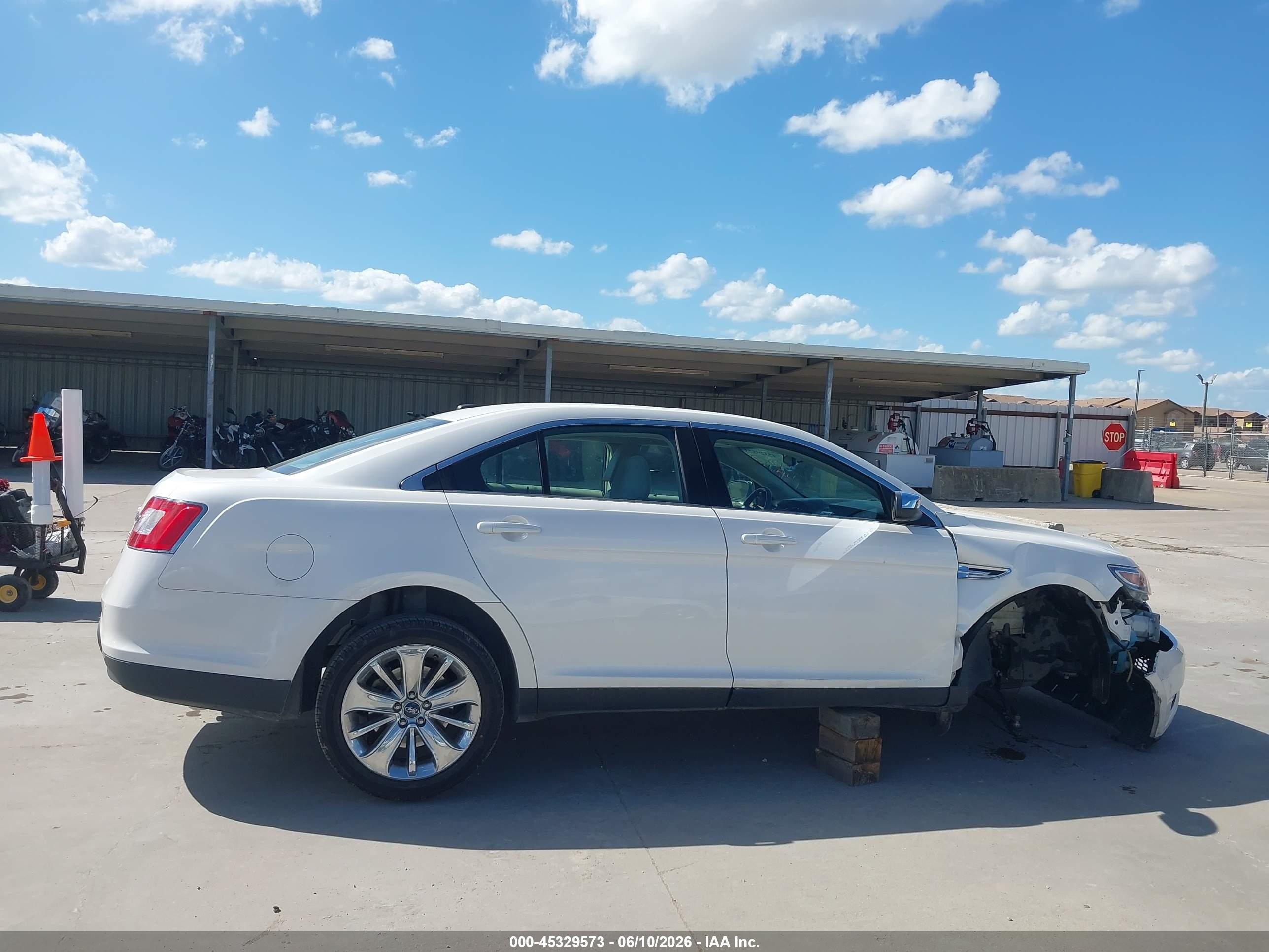 2012 Ford Taurus Limited White vin: 1FAHP2FW4CG143380