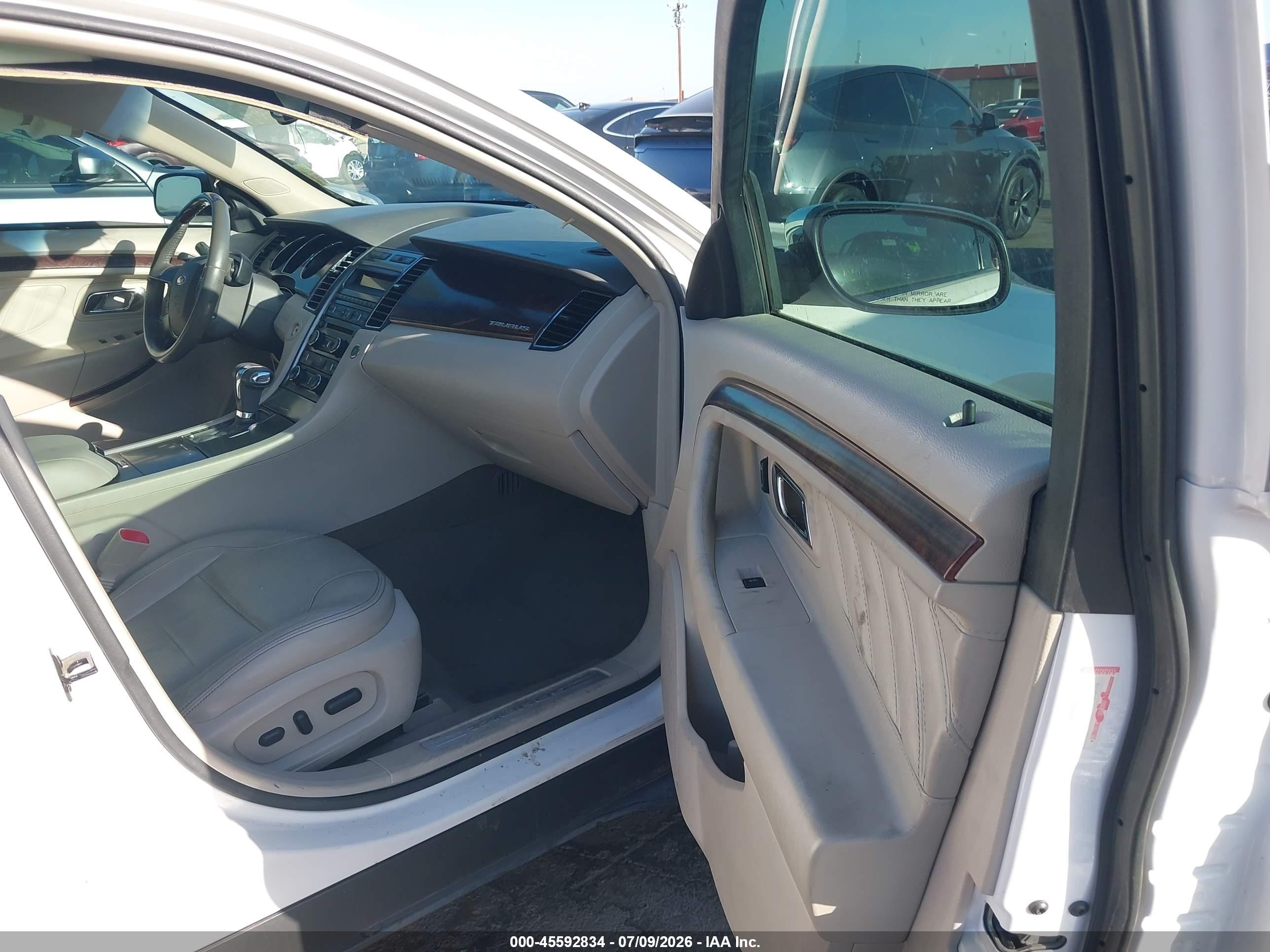 2010 Ford Taurus Limited Белый vin: 1FAHP2FW5AG136418