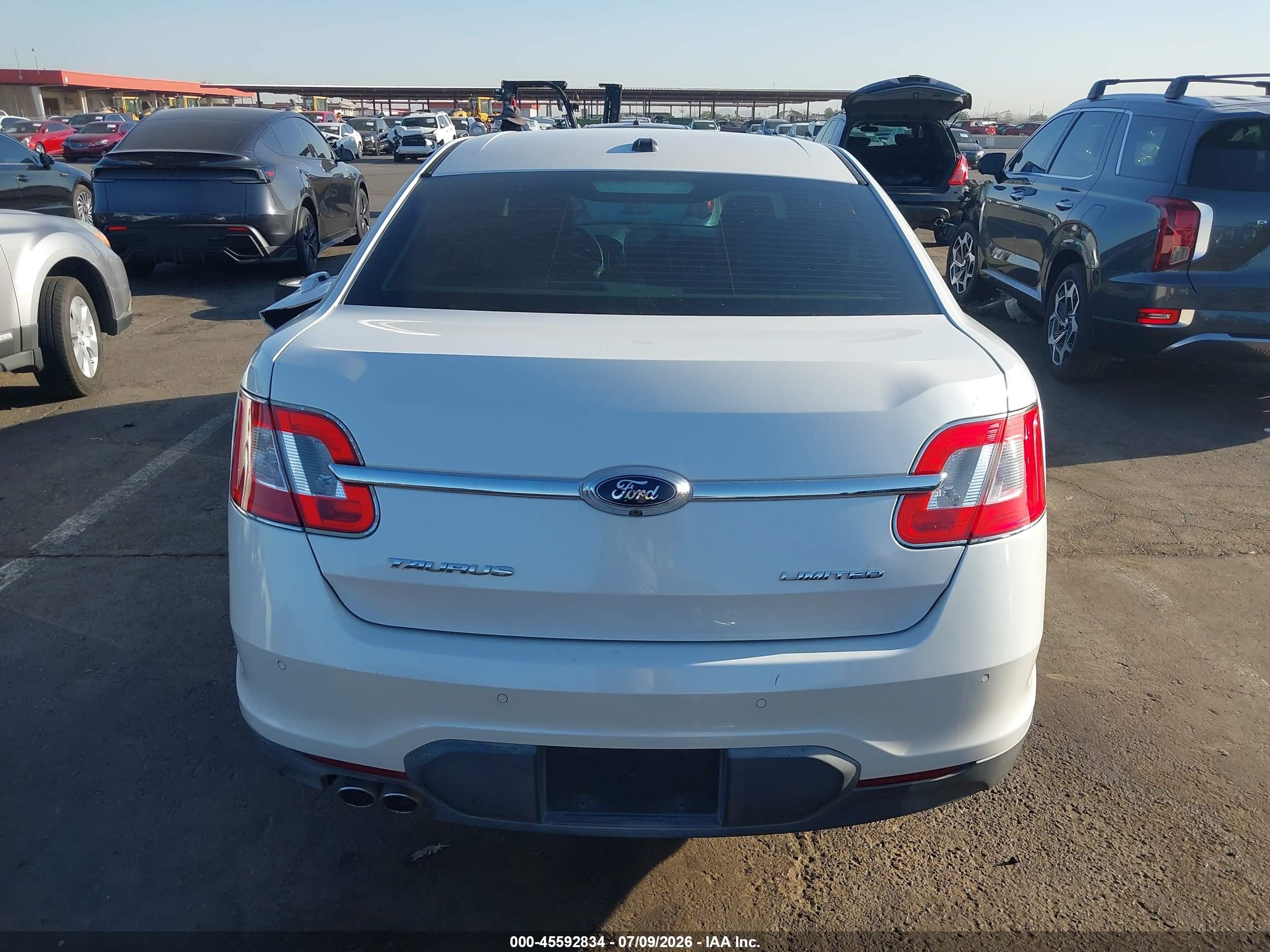 2010 Ford Taurus Limited Белый vin: 1FAHP2FW5AG136418