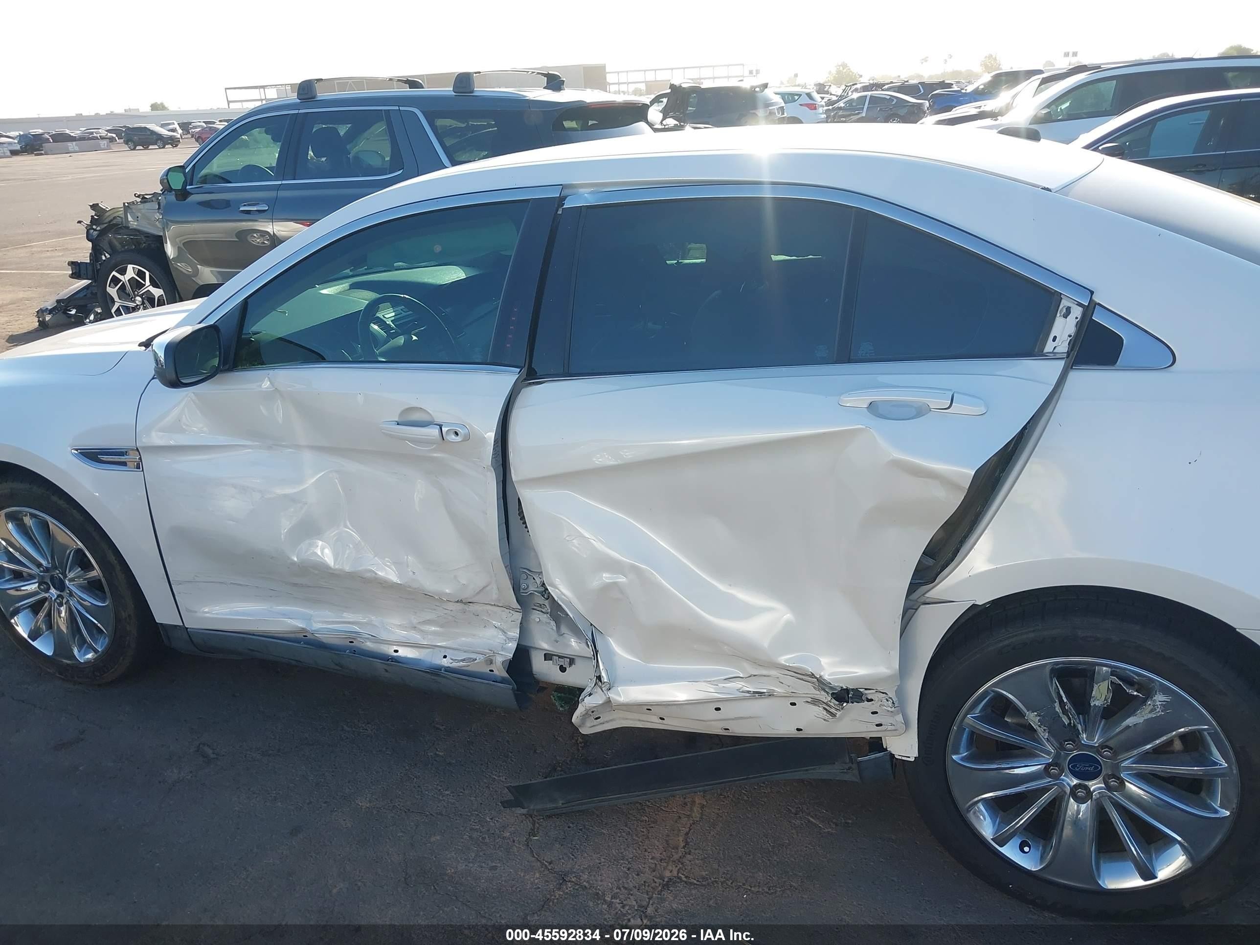 2010 Ford Taurus Limited Белый vin: 1FAHP2FW5AG136418