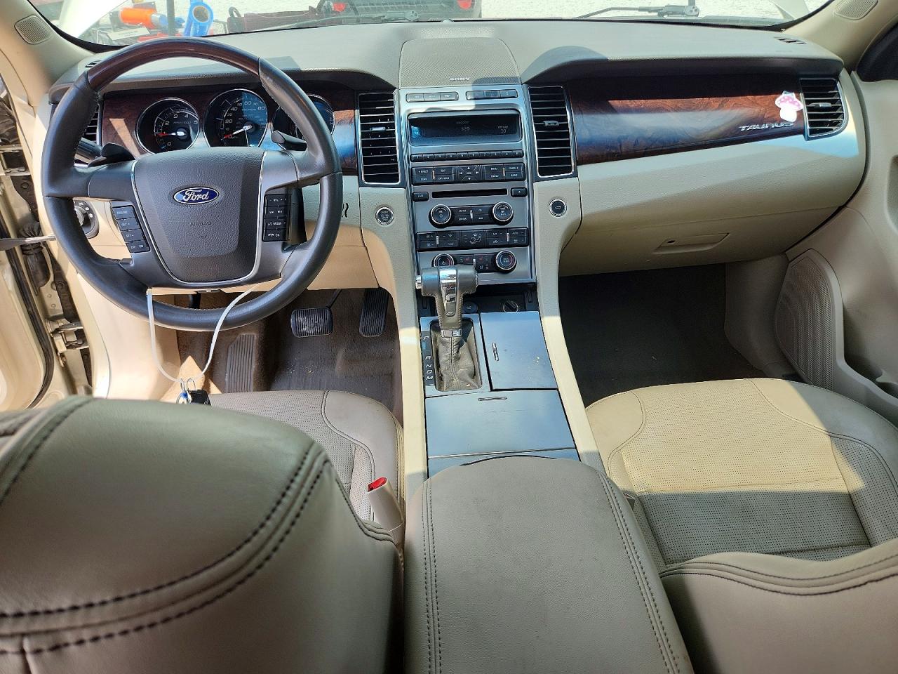 2010 Ford Taurus Limited Tan vin: 1FAHP2FW5AG137391