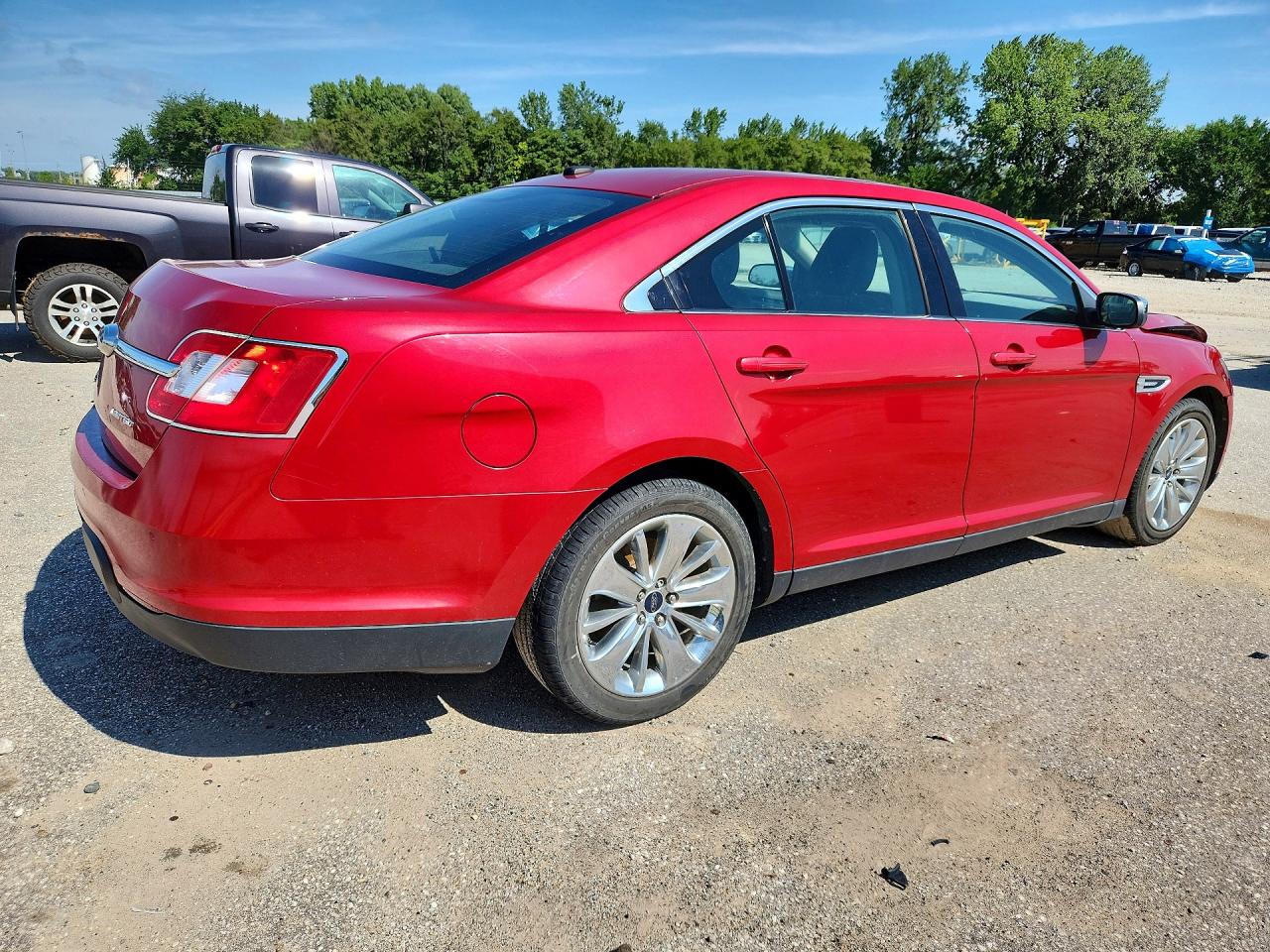 2011 Ford Taurus Limited Red vin: 1FAHP2FW5BG110841