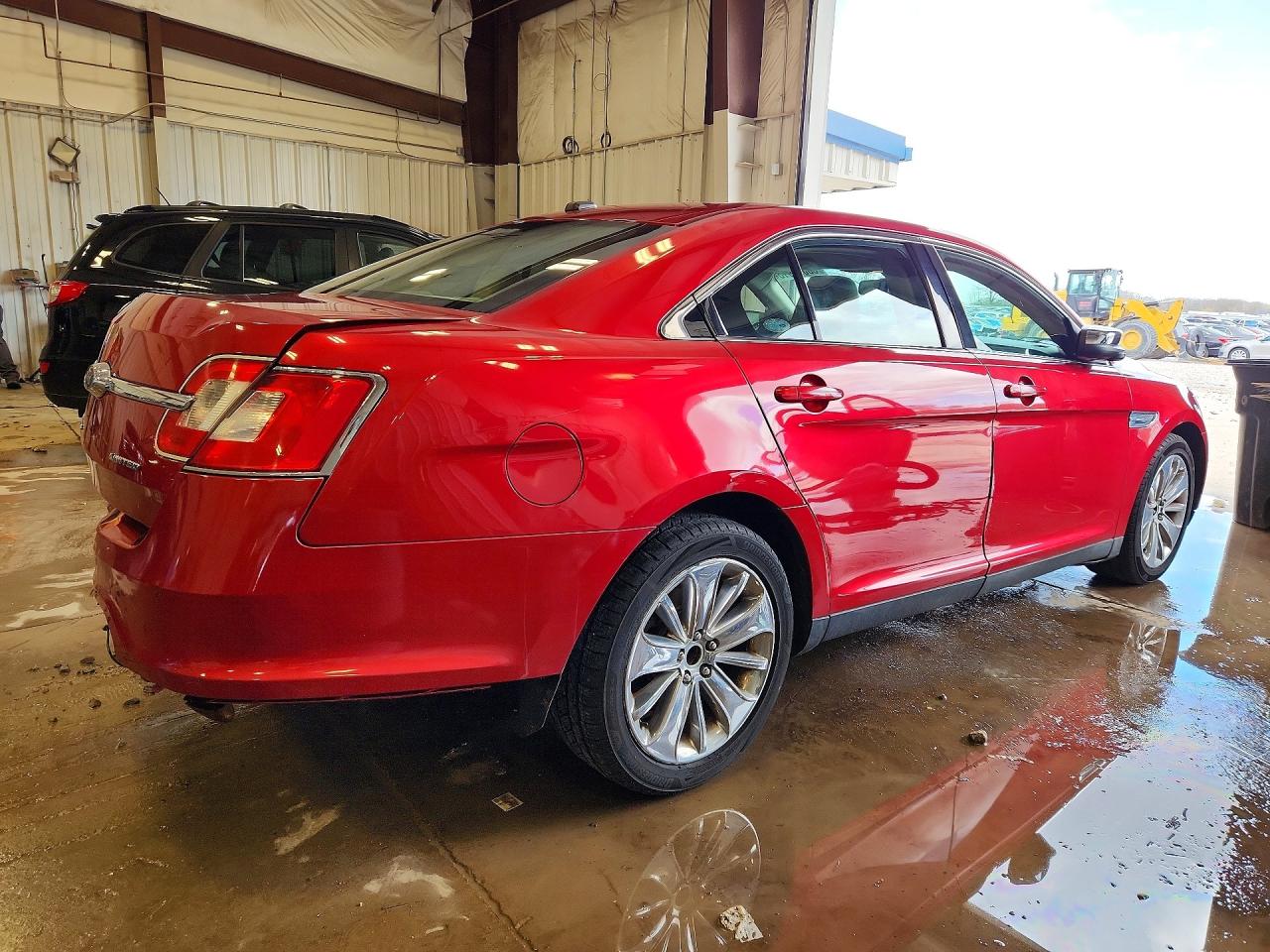 2011 Ford Taurus Limited Красный vin: 1FAHP2FW5BG132323
