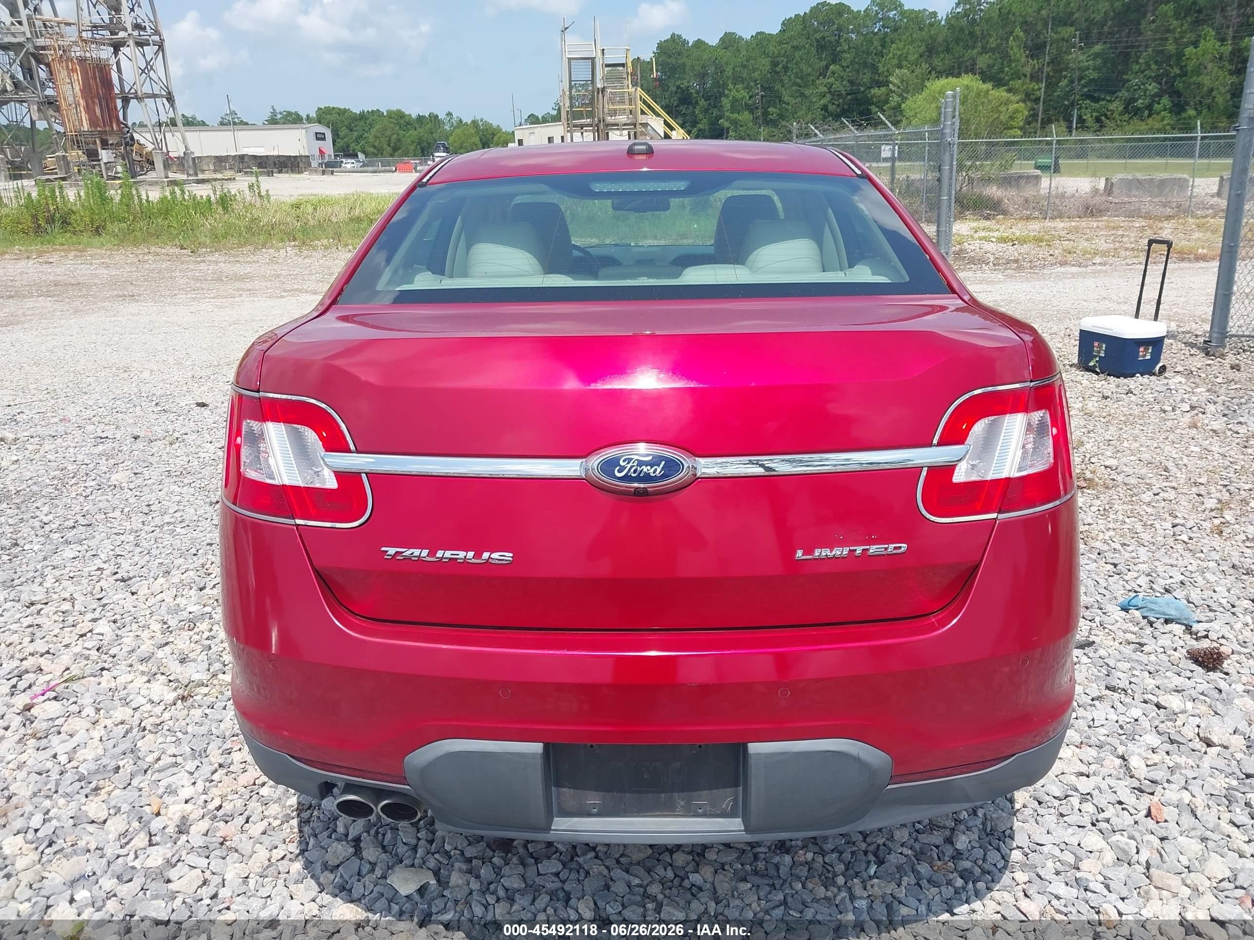2011 Ford Taurus Limited Red vin: 1FAHP2FW5BG155844