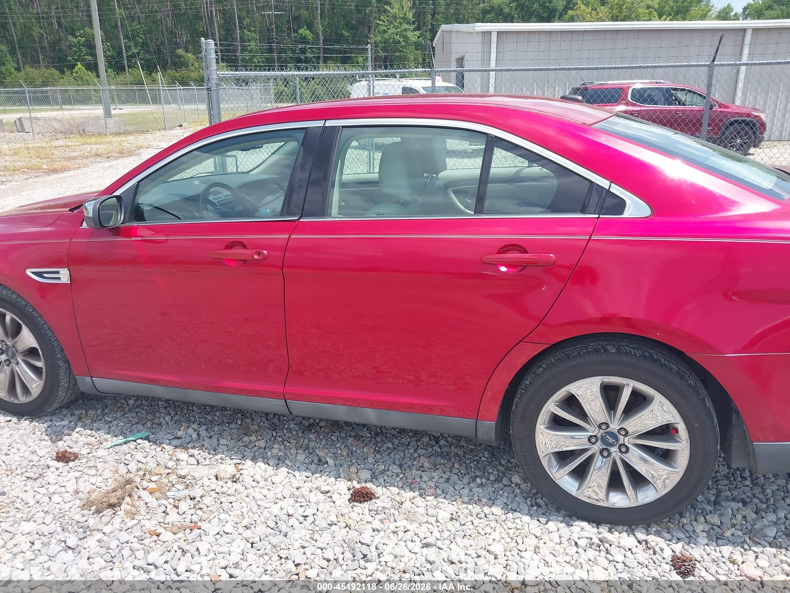 2011 Ford Taurus Limited Red vin: 1FAHP2FW5BG155844