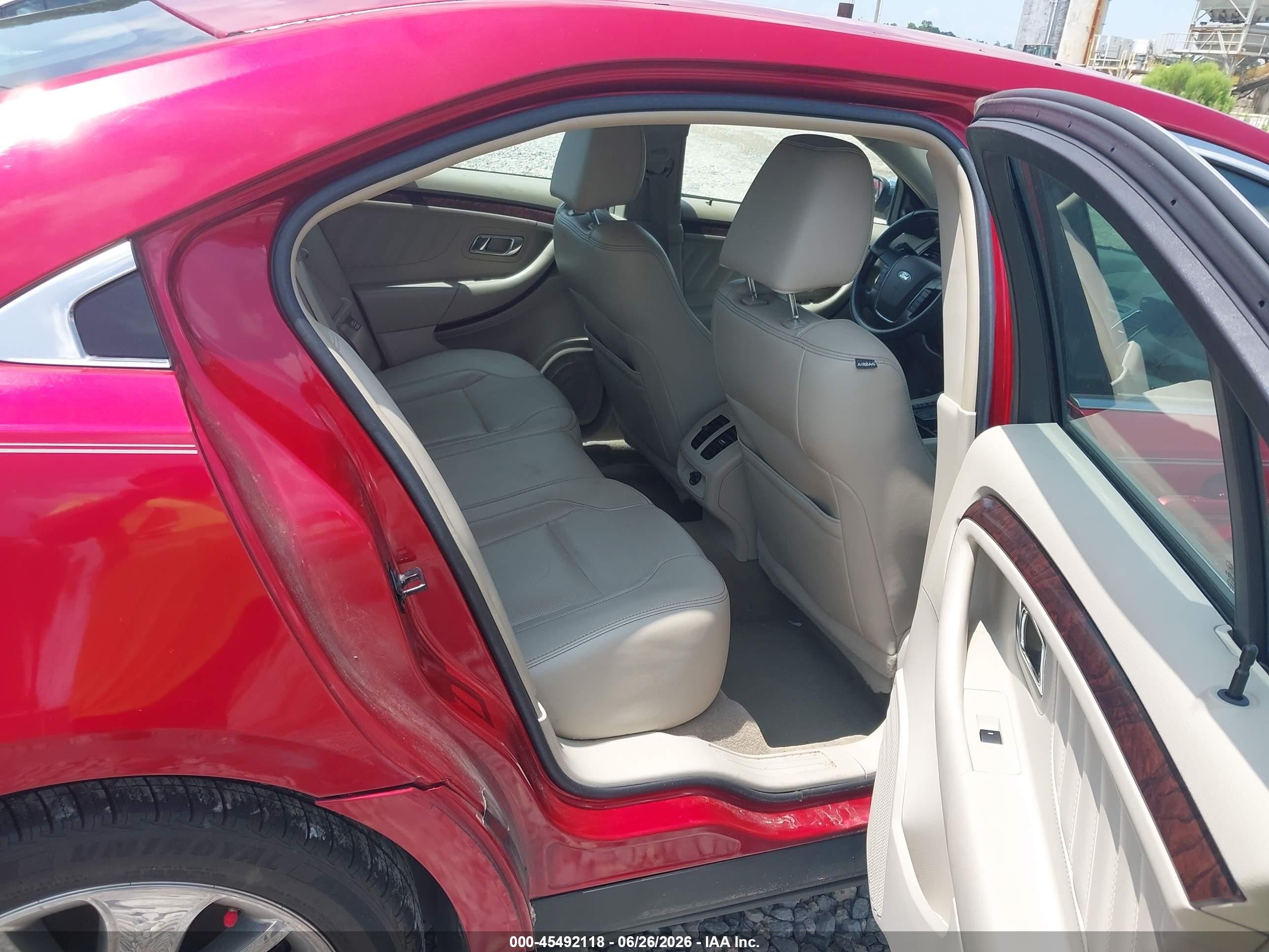 2011 Ford Taurus Limited Red vin: 1FAHP2FW5BG155844