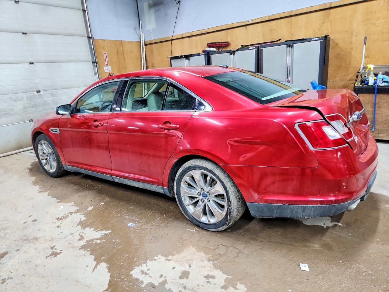 2011 Ford Taurus Limited Красный vin: 1FAHP2FW5BG163295