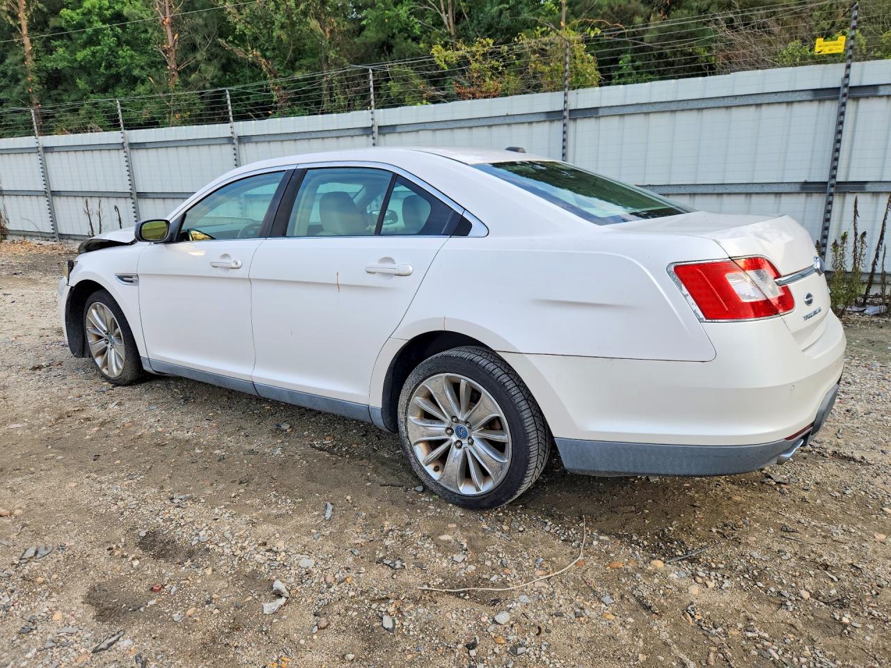 2010 Ford Taurus Limited Белый vin: 1FAHP2FW6AG117540