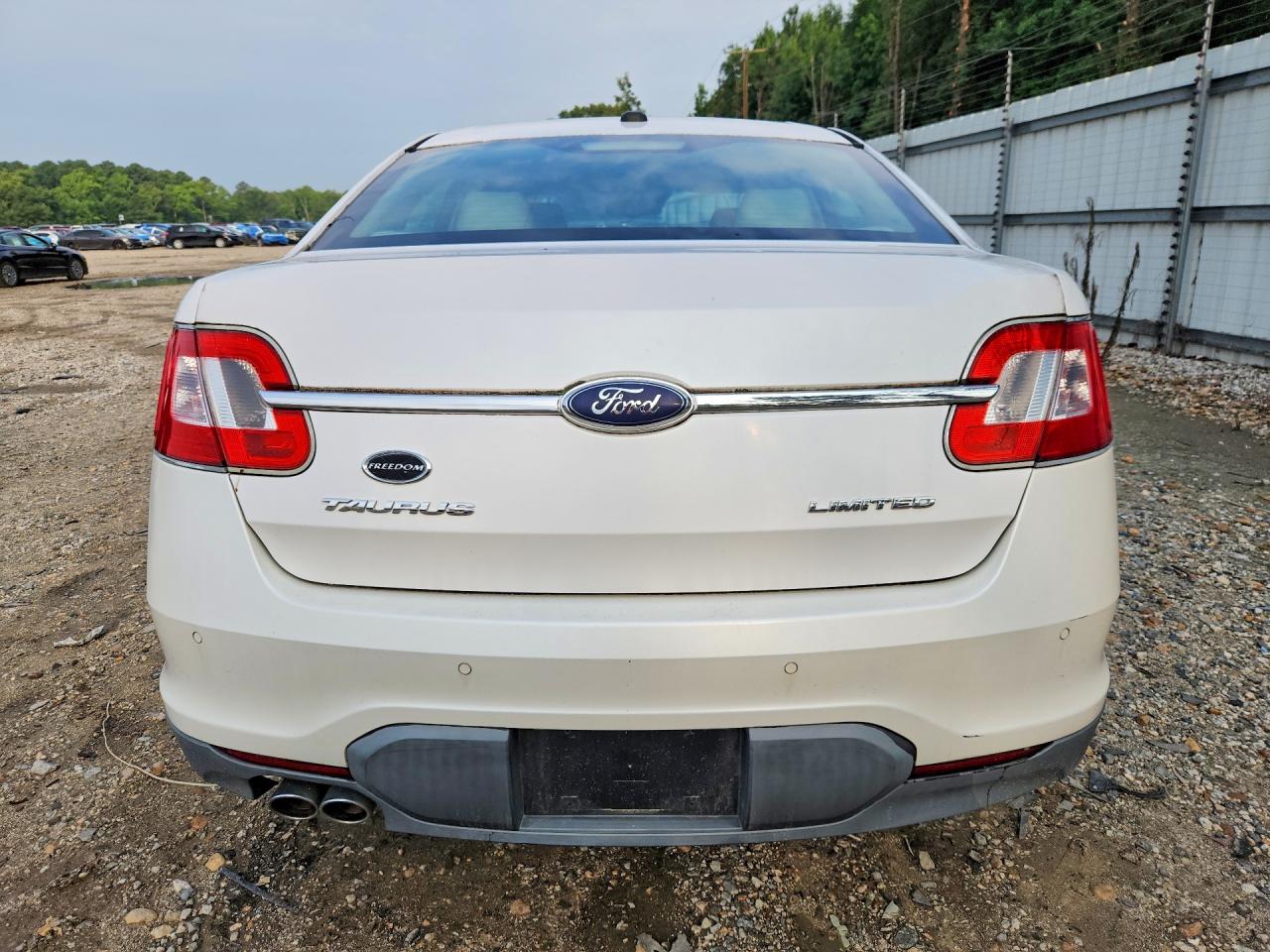 2010 Ford Taurus Limited Белый vin: 1FAHP2FW6AG117540