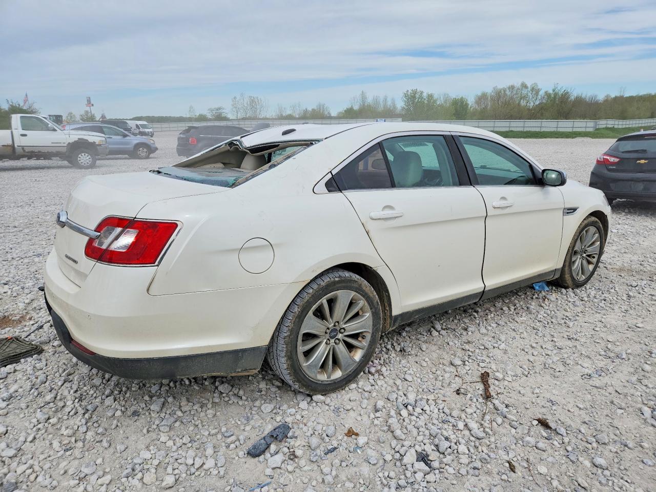 2011 Ford Taurus Limited Beige vin: 1FAHP2FW6BG110752