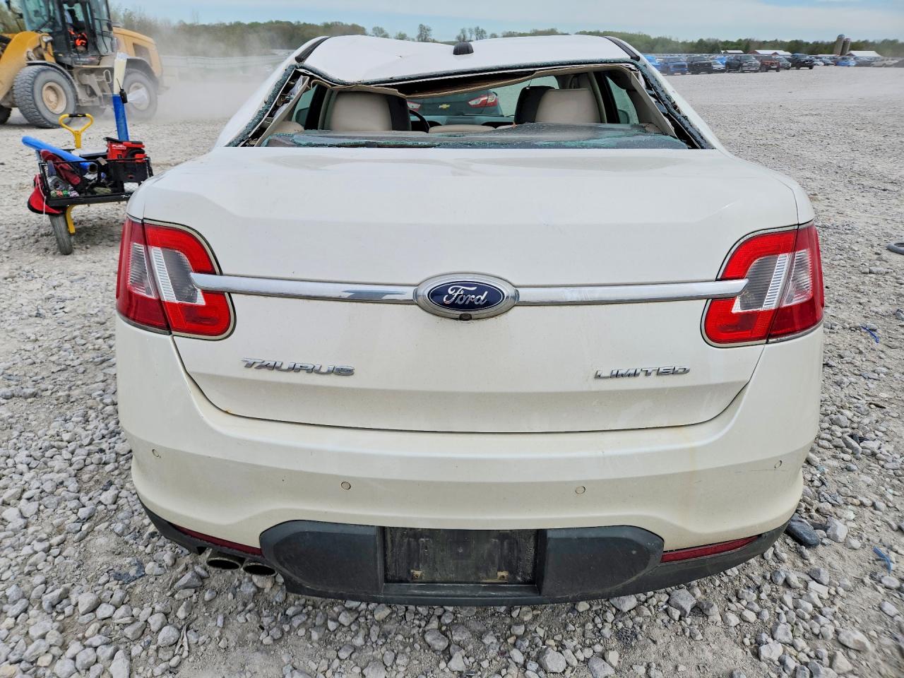 2011 Ford Taurus Limited Beige vin: 1FAHP2FW6BG110752