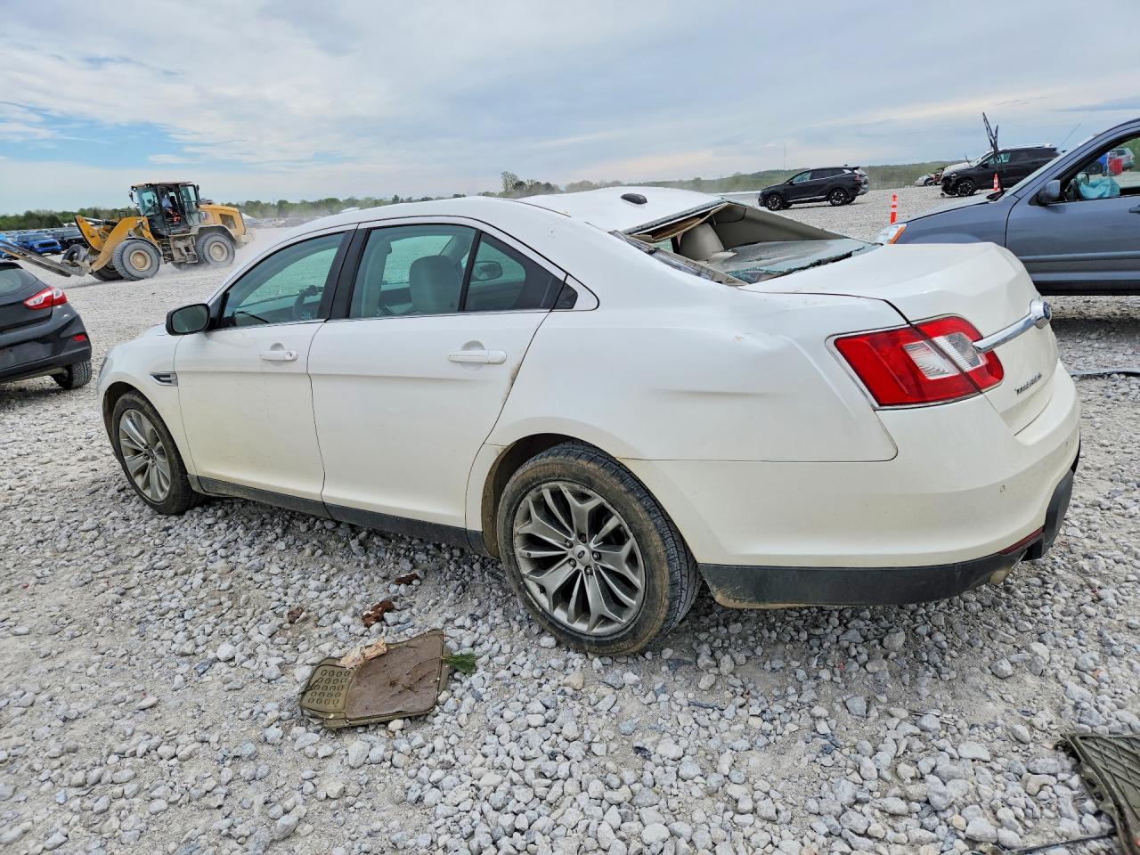 2011 Ford Taurus Limited Beige vin: 1FAHP2FW6BG110752